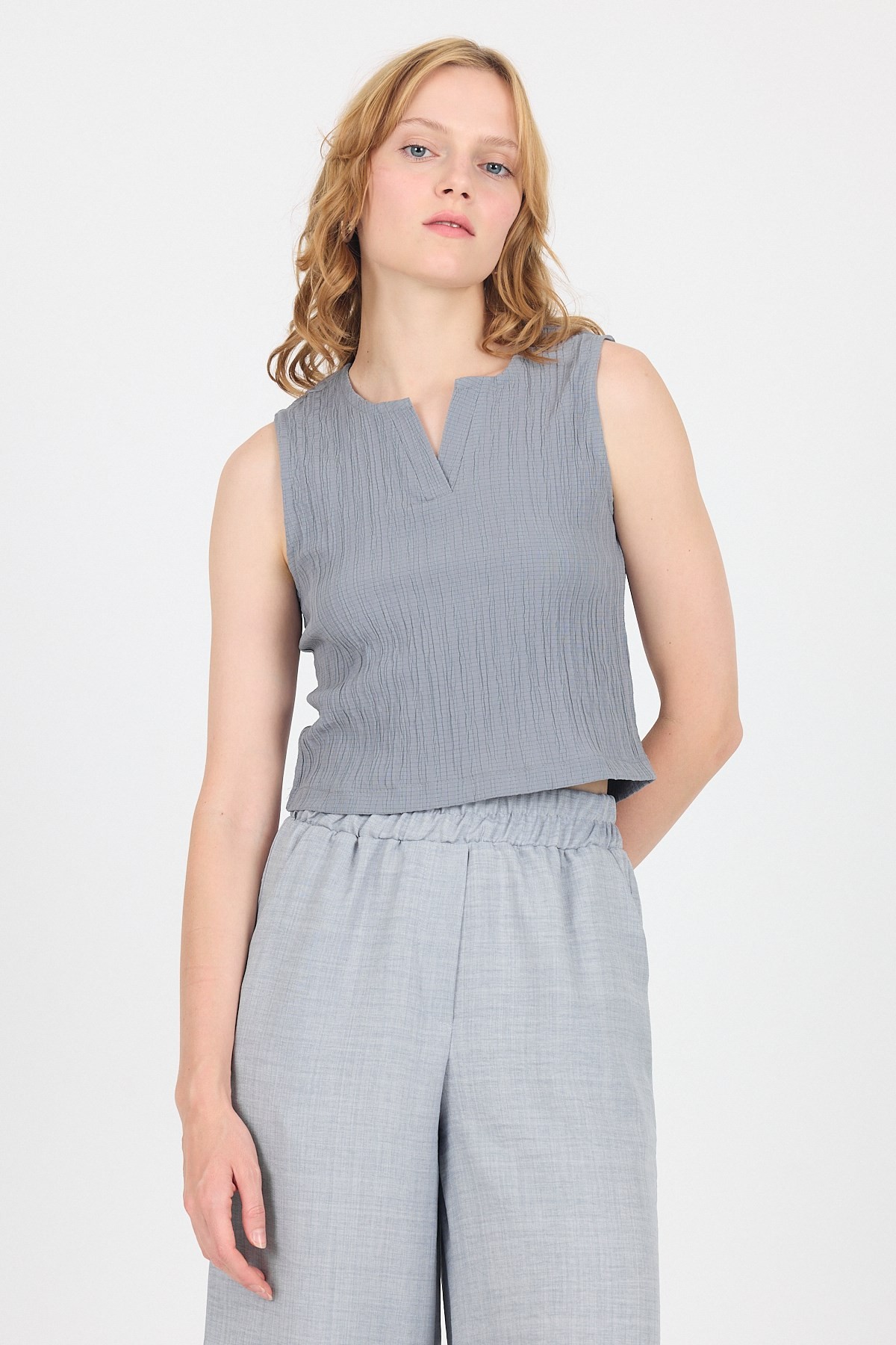 Gri V Yaka Kolsuz Crop Bluz 8027