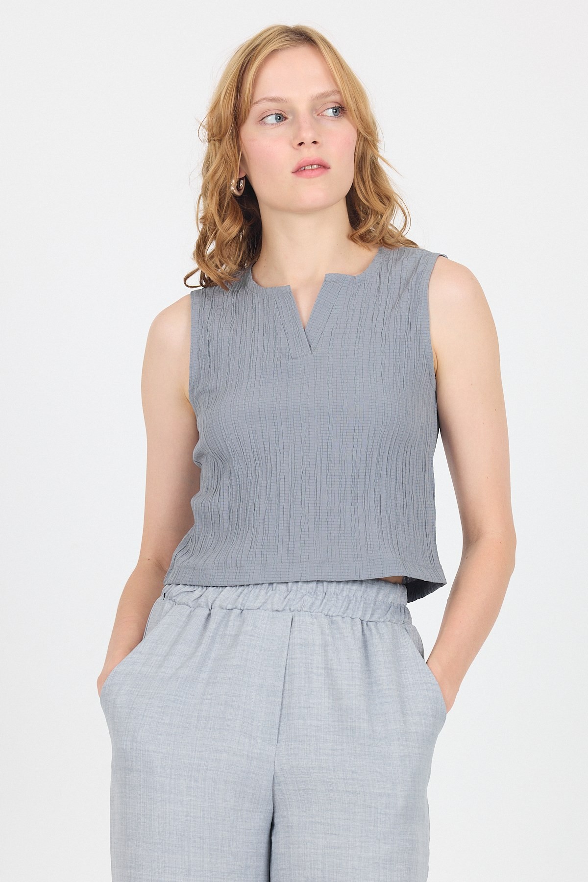 Gri V Yaka Kolsuz Crop Bluz 8027
