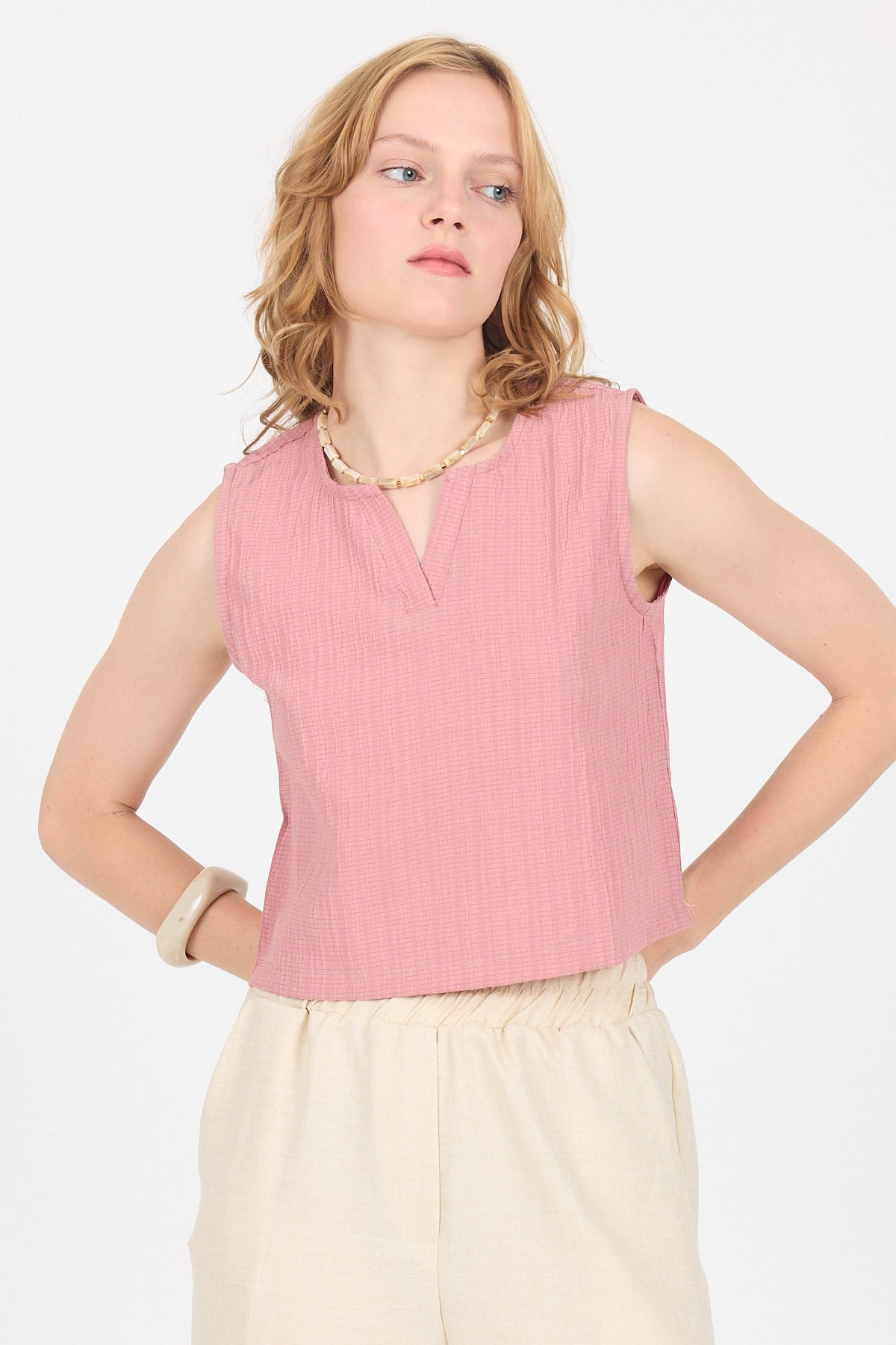 Gül V Yaka Kolsuz Crop Bluz 8027