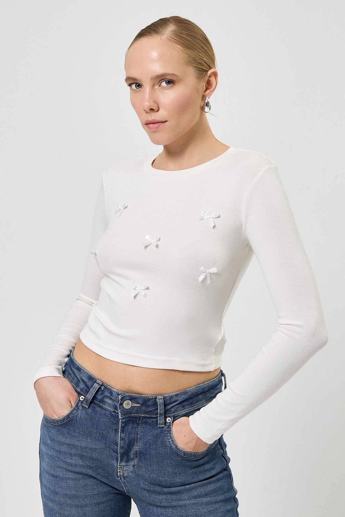 Kadın Body-Ekru Bisiklet Yaka Kurdele Aplike Detaylı Kadın Crop Body 8264A-rulem