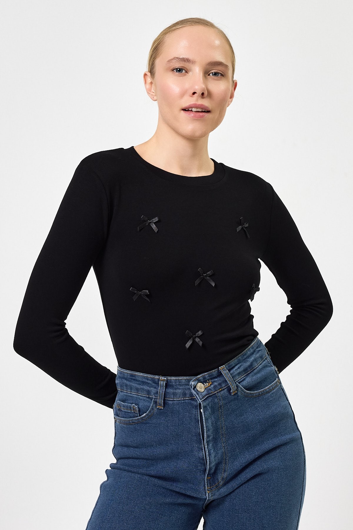Kadın Body-Siyah Bisiklet Yaka Kurdele Aplike Detaylı Kadın Crop Body 8264A-rulem