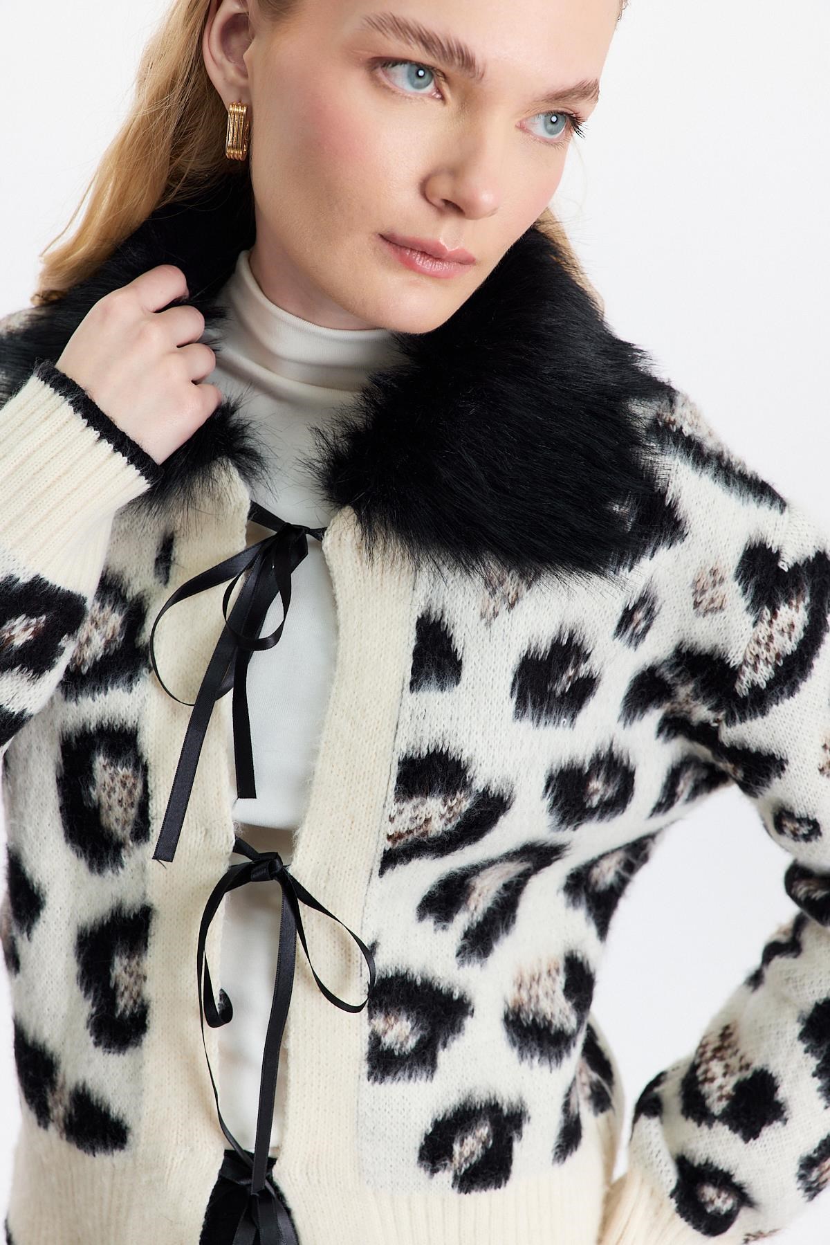 Kadın Hırka-Siyah Leopar Kürklü Leopar Hırka 22289-rulem