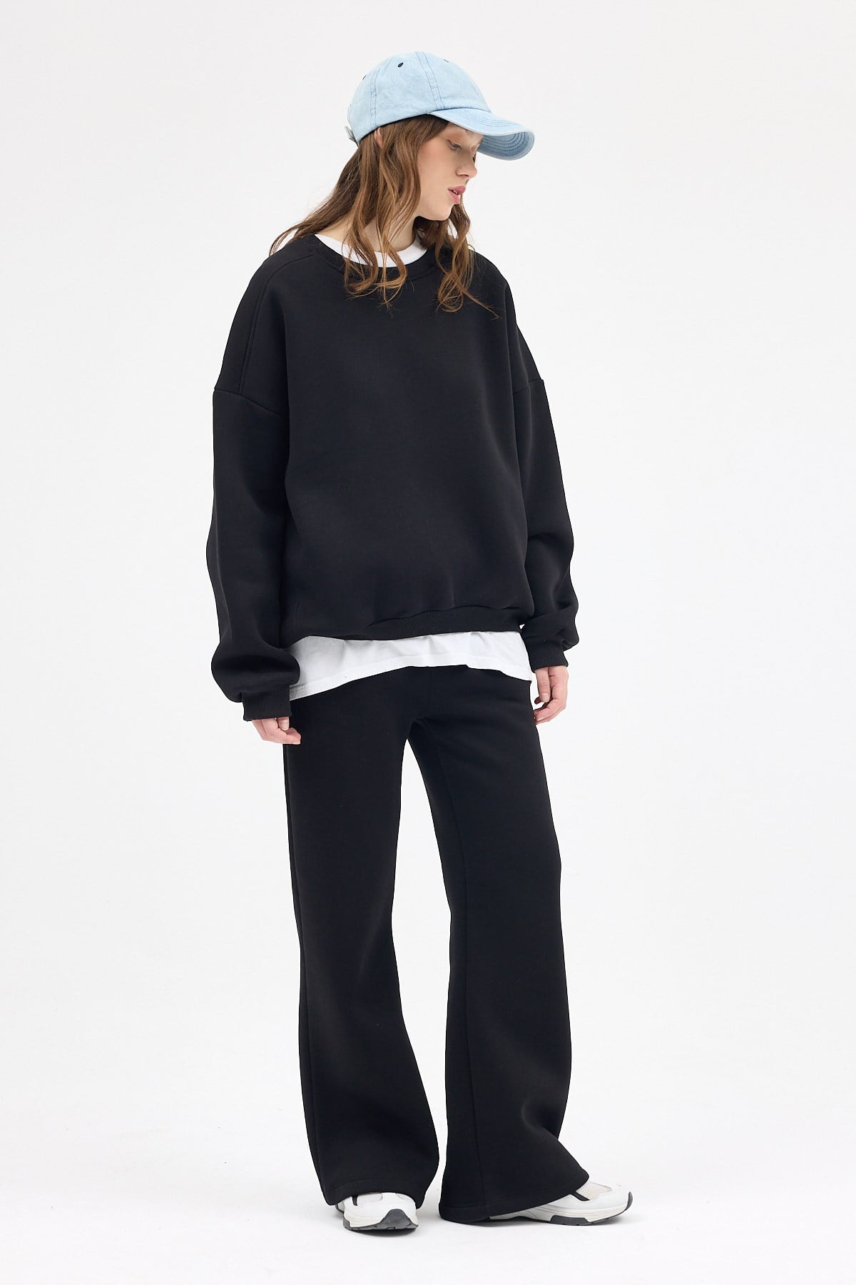 Kadın Pamuklu İçi Polarlı Oversize Yuvarlak Yakalı Siyah Sweatshirt 9152M