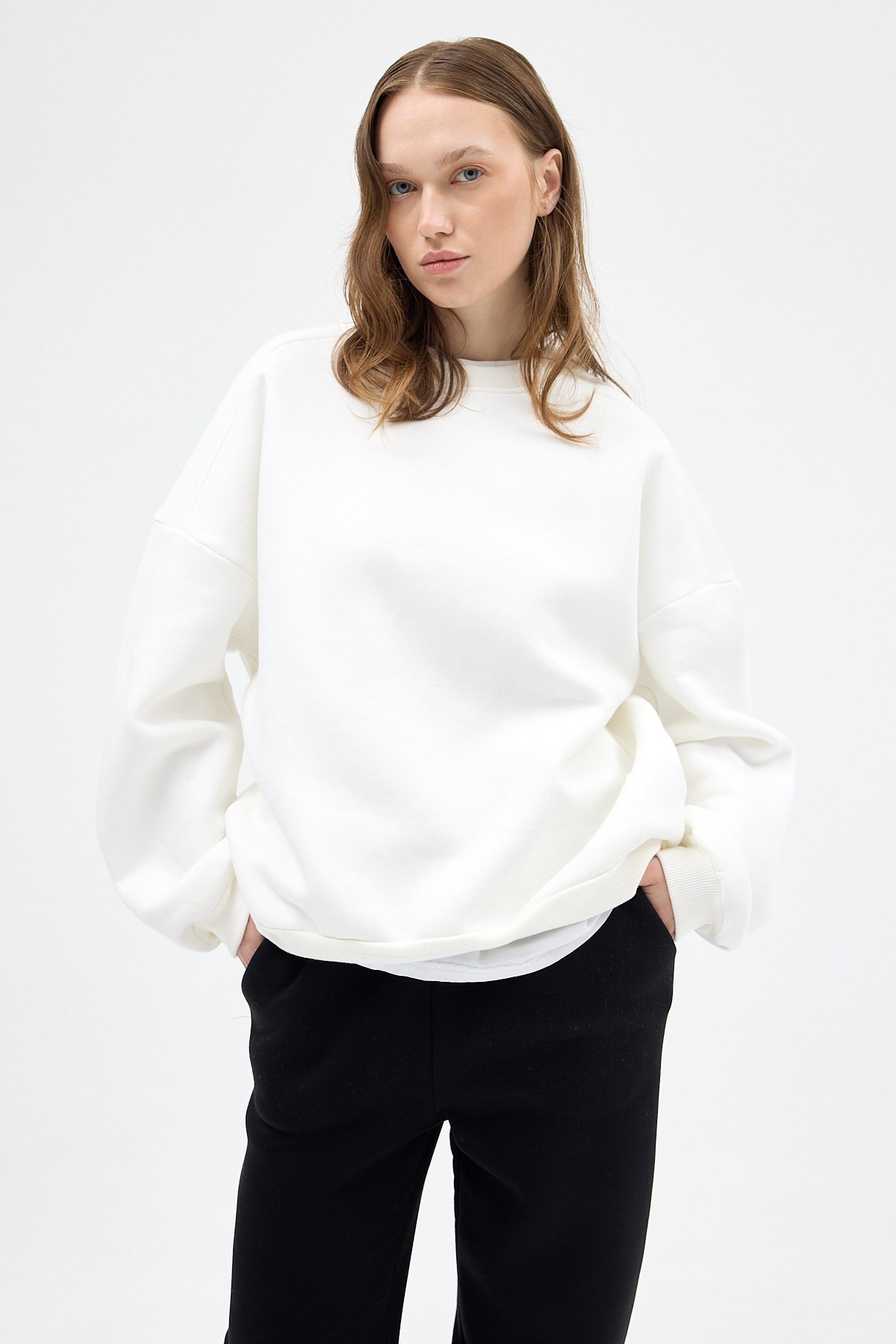 Kadın Sweatshirt-Kadın Pamuklu İçi Polarlı Oversize Yuvarlak Yakalı Ekru Sweatshirt 9152M-rulem