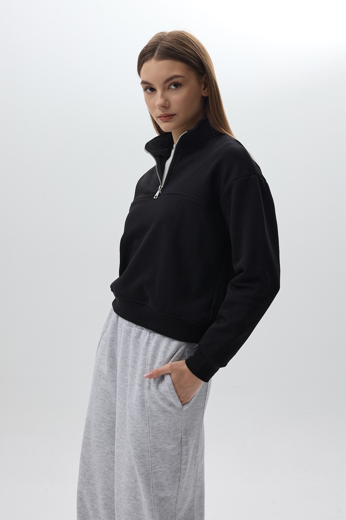 Kadın Sweatshirt-Siyah Dik Yaka Önü Fermuar Detaylı Kadın Sweatshirt 3110A-rulem