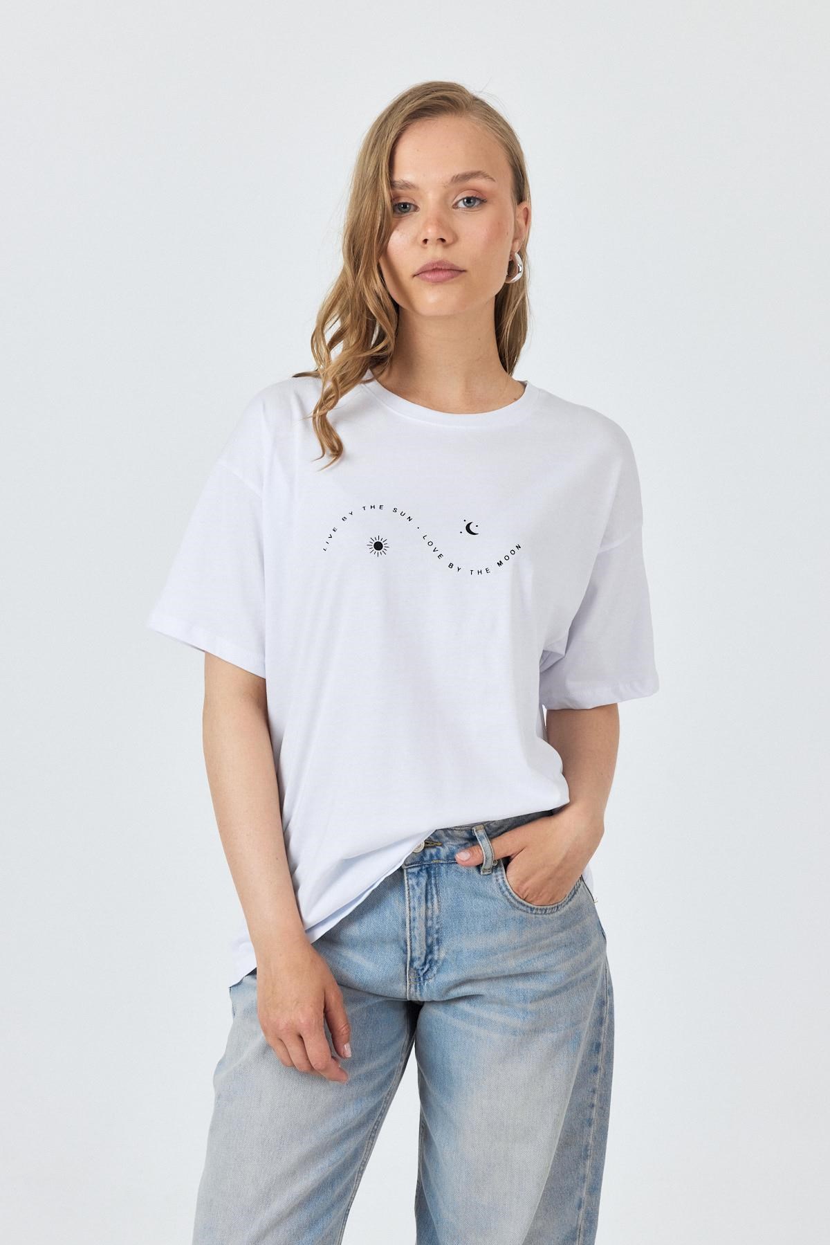 Kadın Tişört-Beyaz Yazı Baskılı Oversize Pamuklu Tişört 2150-32M-rulem