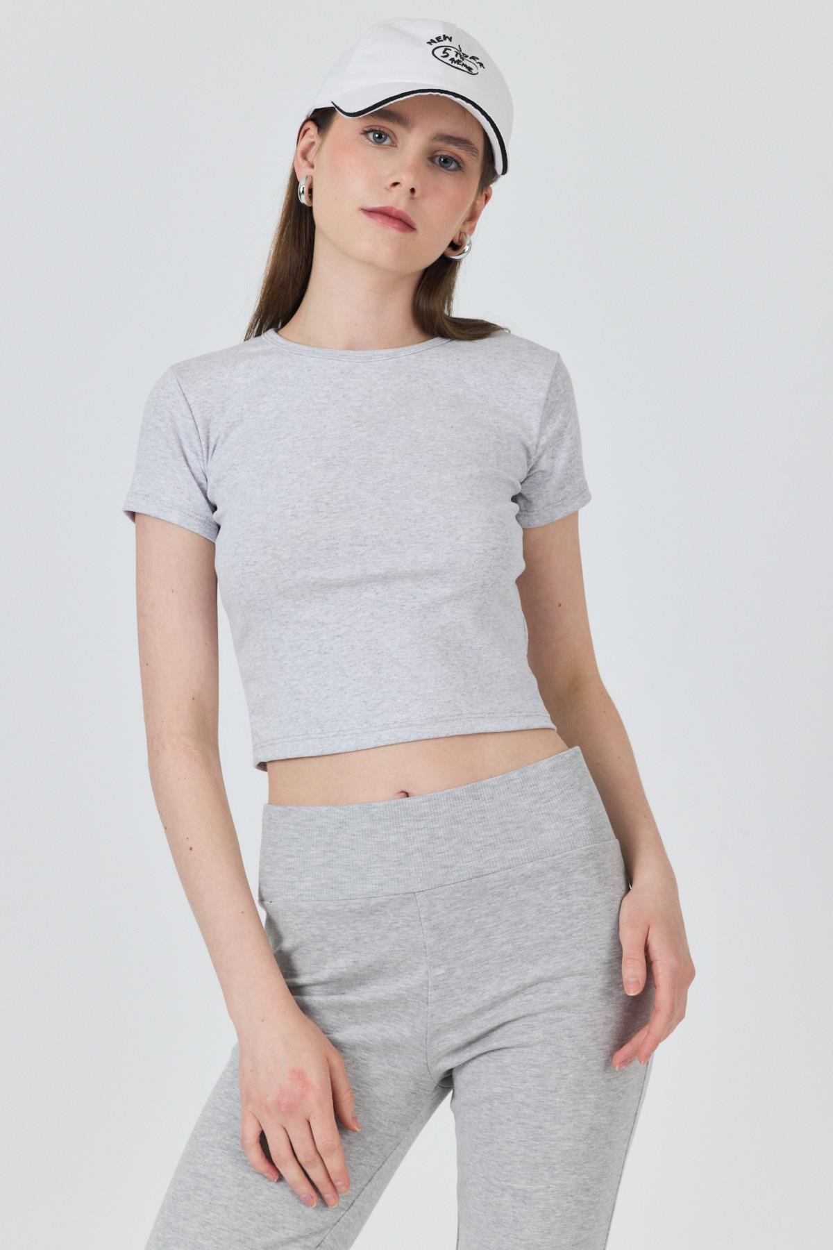Kadın Tişört-Karmelanj Slim Fit Bisiklet Yaka Crop Tişört 3058-rulem
