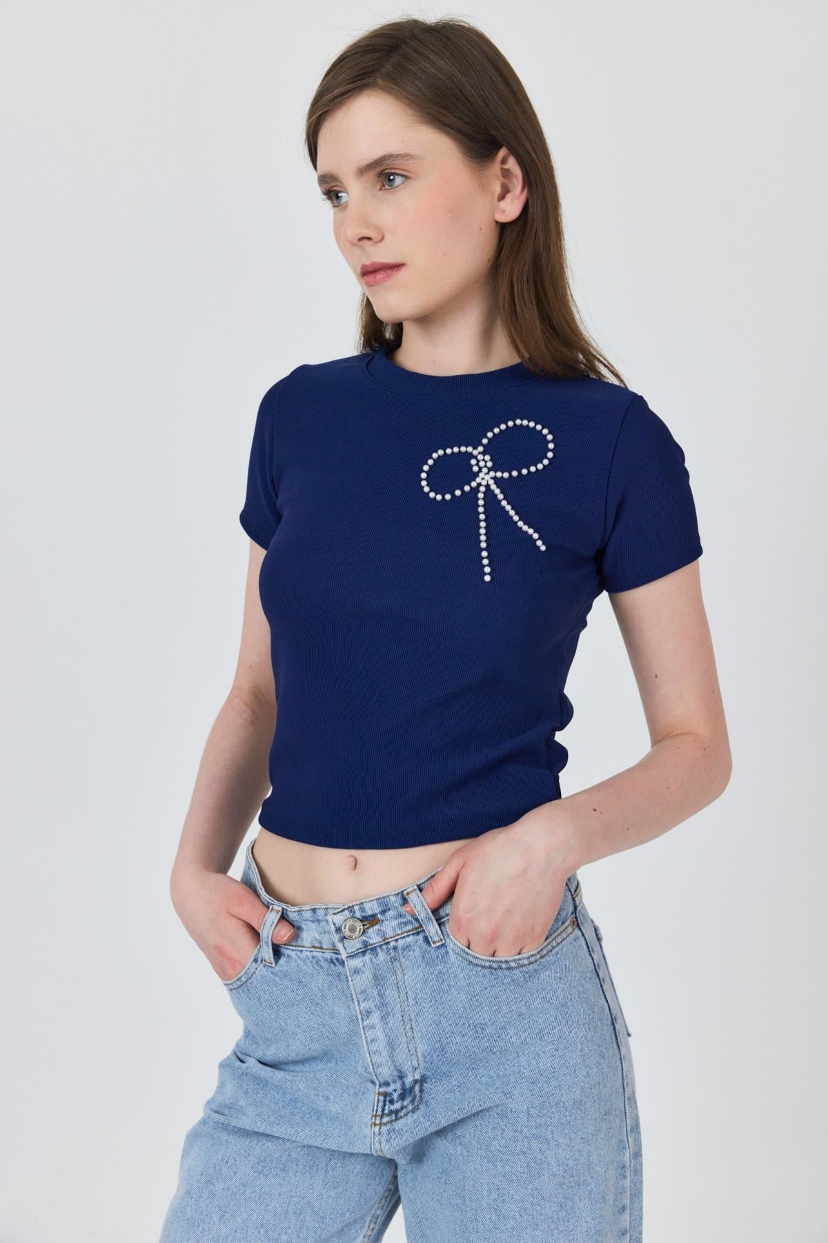 Kadın Tişört-Laci İnci Kurdele İşlemeli Crop Slim Fit Tişört 2229-rulem