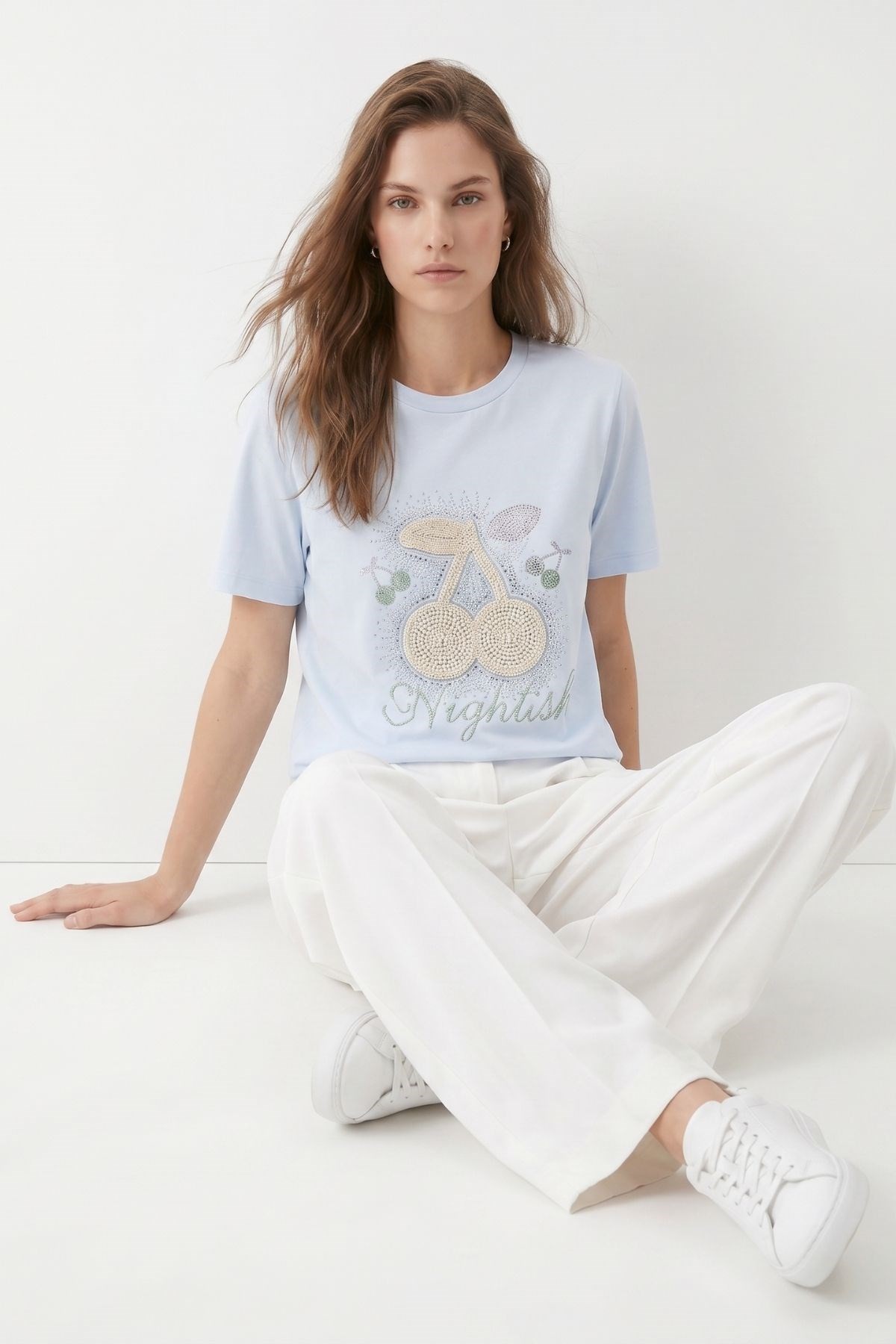 Kadın Tişört-Mavi Taşlı Kiraz Desenli Crop Tişört 26750-rulem