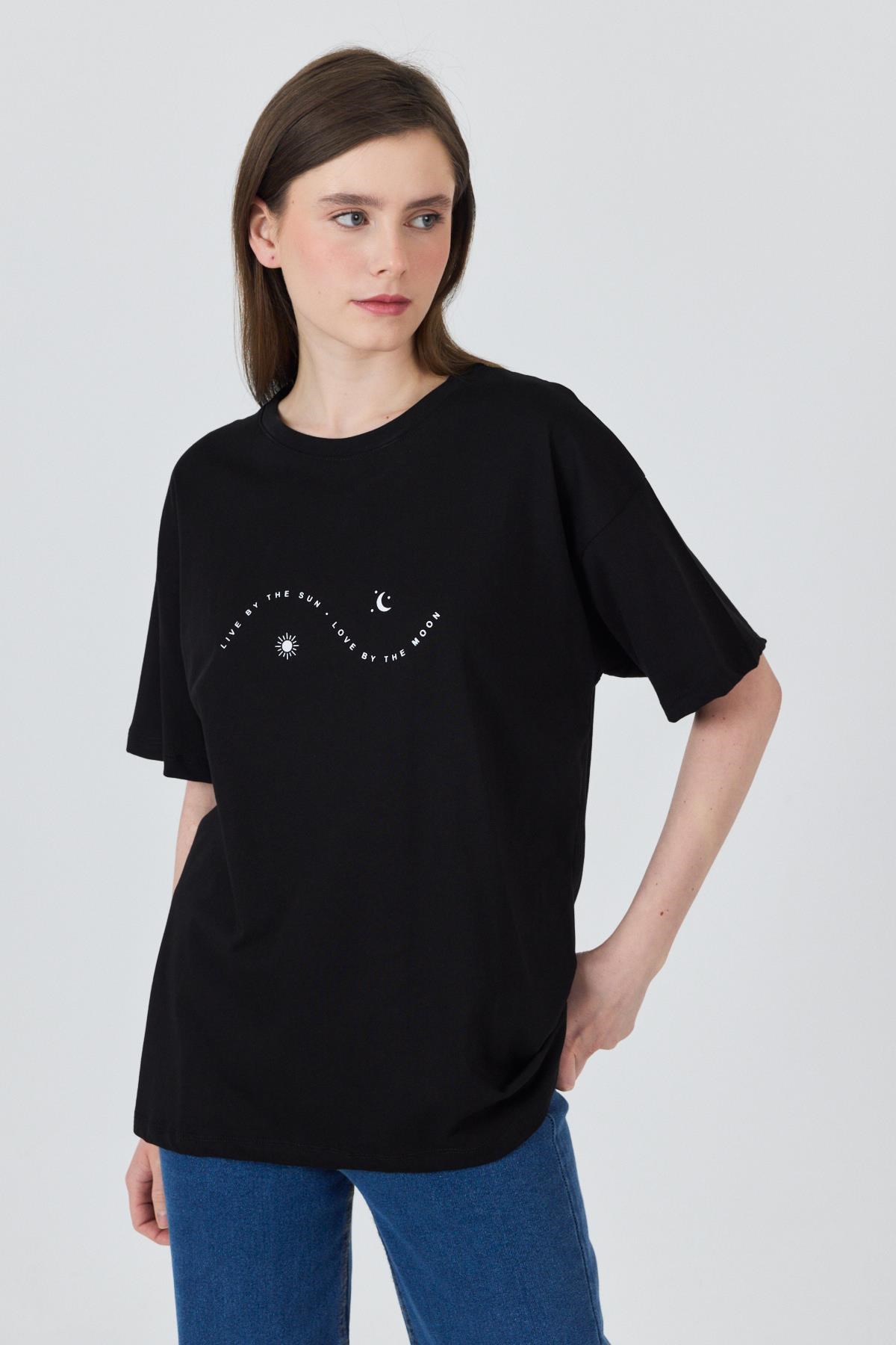 Kadın Tişört-Siyah Yazı Baskılı Oversize Pamuklu Tişört 2150-32M-rulem