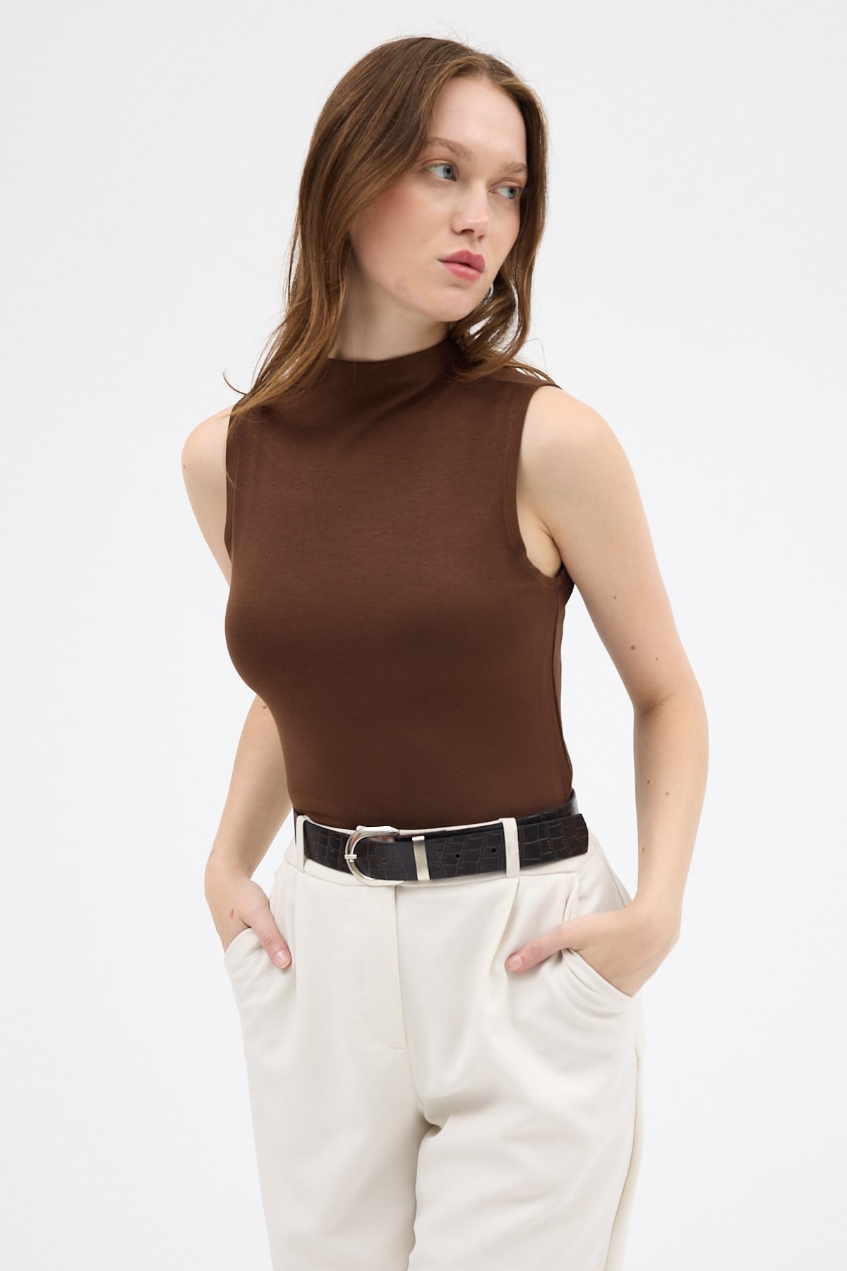 Kahve Kadın Kolsuz Yüksek Yaka Body 8155A
