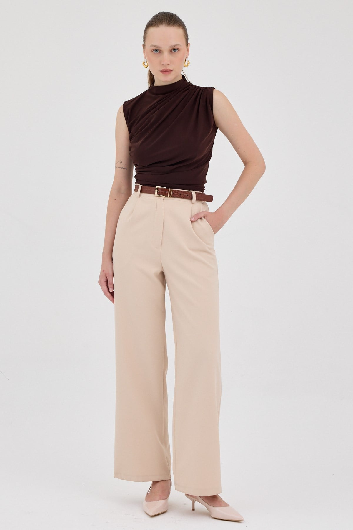 Kahve Kolsuz Büzgülü Sandy Bluz 2430