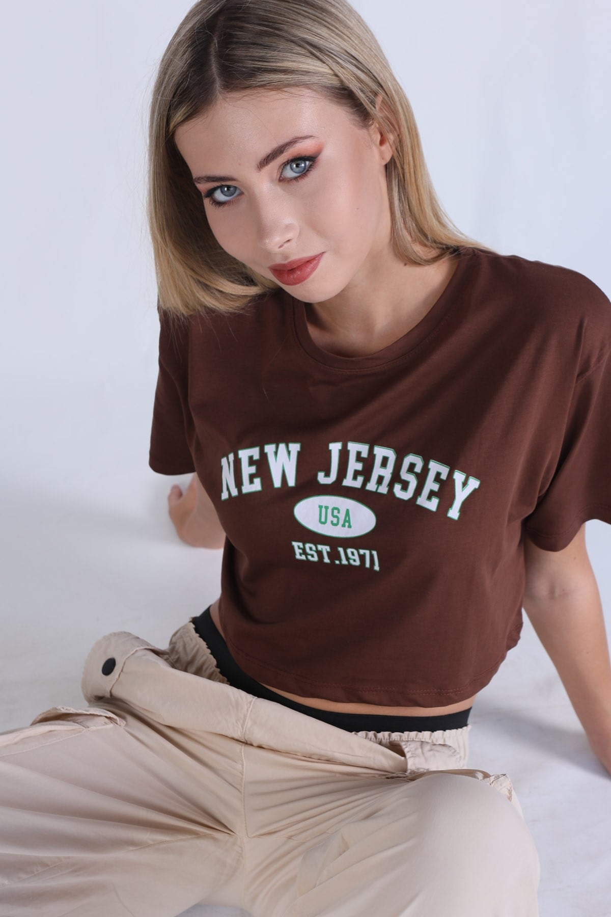 Kahve New Jersey Baskı Crop Tişört 5162