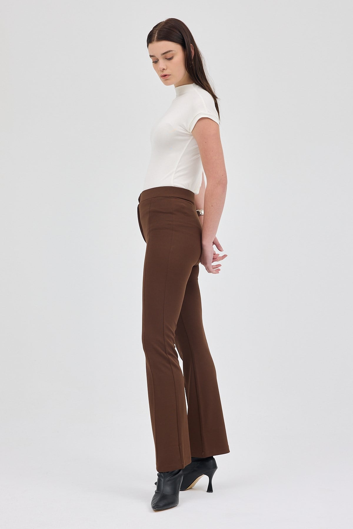 Kahve Straight/Düz Kesim Yüksek Bel Nervür Dikişli Örme Pantolon TCR-6873A