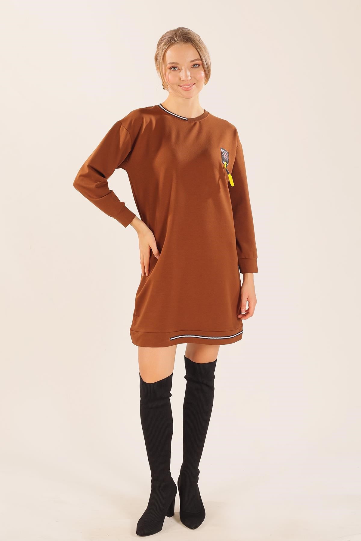 Kahve Yaka Şerit Arma Detay Sweat 2684
