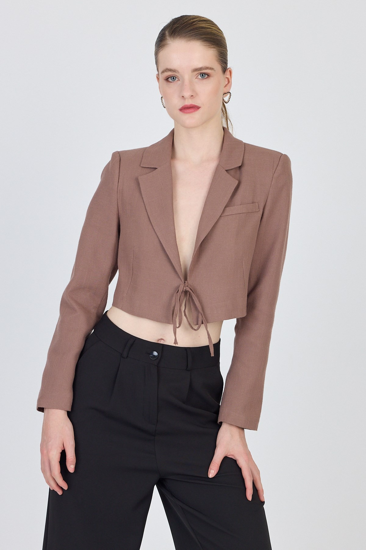 Kahverengi Keten Görünümlü %100 Pamuk Bağlama Detaylı Crop Blazer Ceket 7070