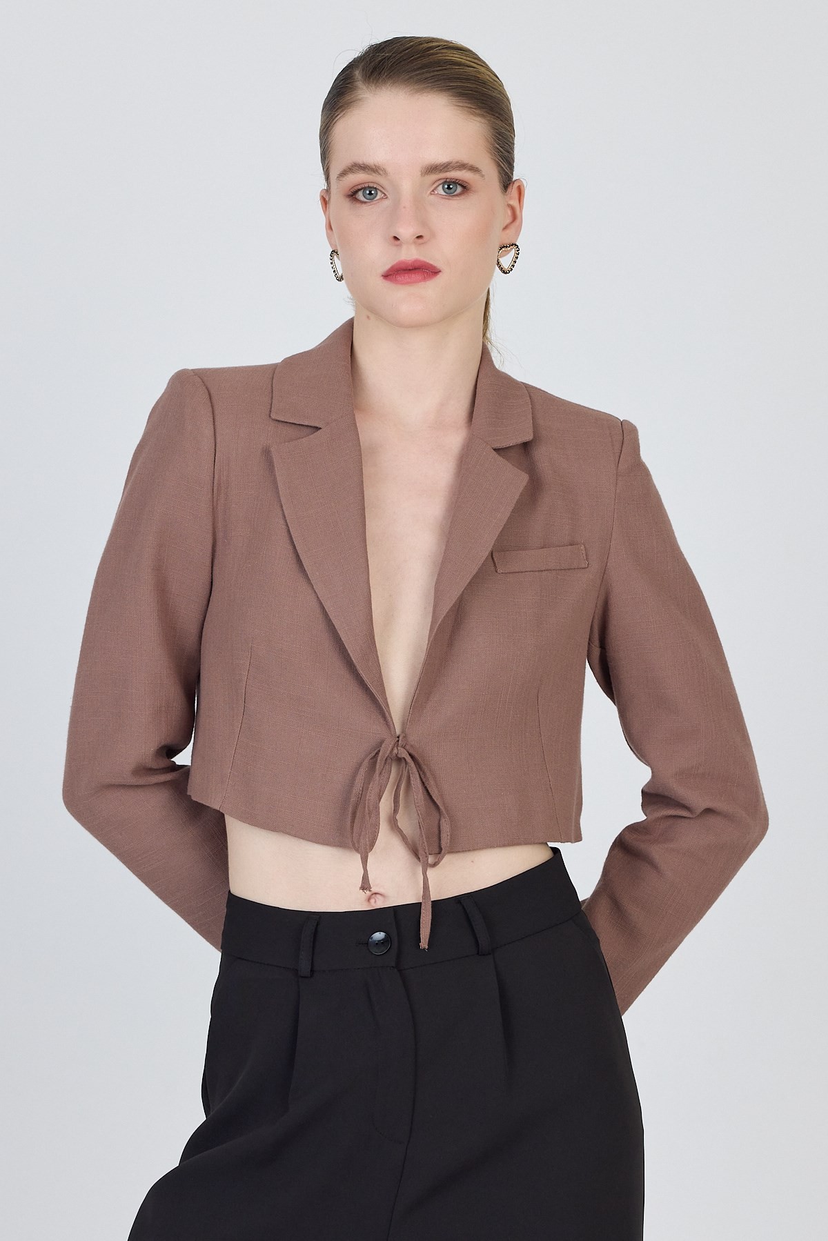 Kahverengi Keten Görünümlü %100 Pamuk Bağlama Detaylı Crop Blazer Ceket 7070