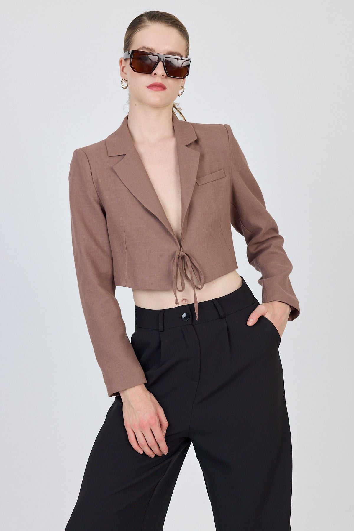 Kahverengi Keten Görünümlü %100 Pamuk Bağlama Detaylı Crop Blazer Ceket 7070