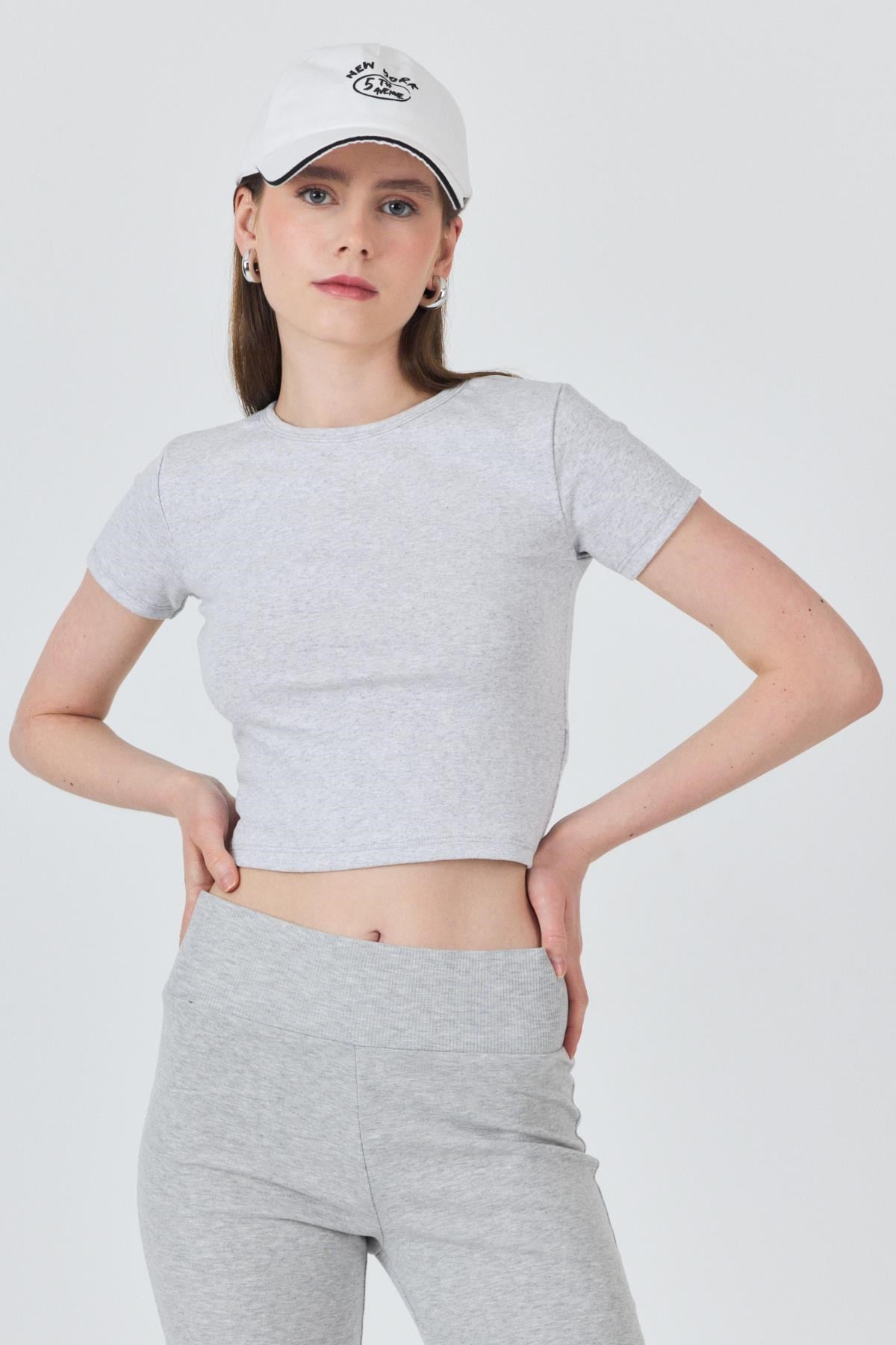 Karmelanj Slim Fit Bisiklet Yaka Crop Tişört 3058