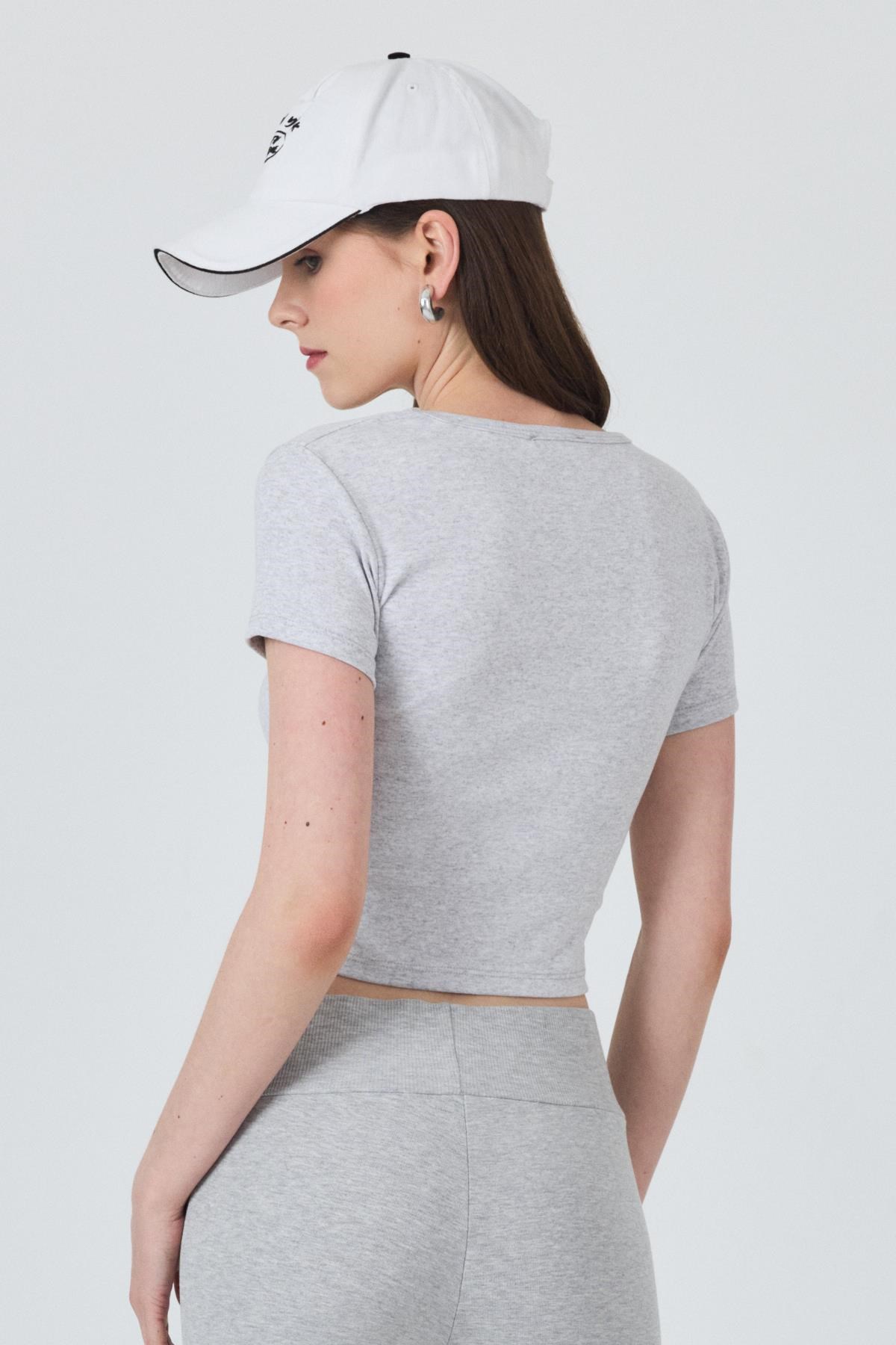 Karmelanj Slim Fit Bisiklet Yaka Crop Tişört 3058
