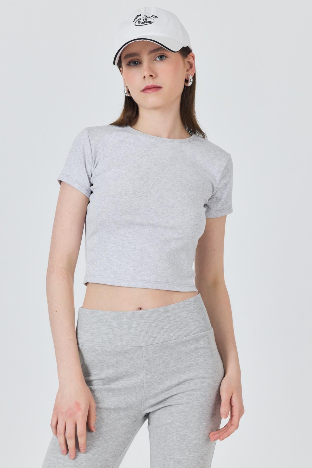 Karmelanj Slim Fit Bisiklet Yaka Crop Tişört 3058