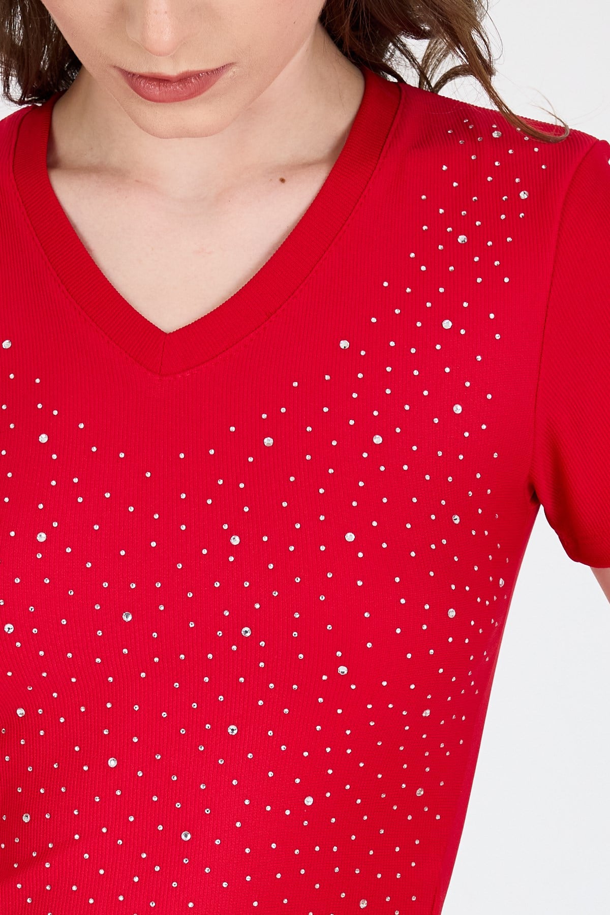 Kırmızı Taş İşleme Detaylı V Yaka Slim Fit Tişört 0949