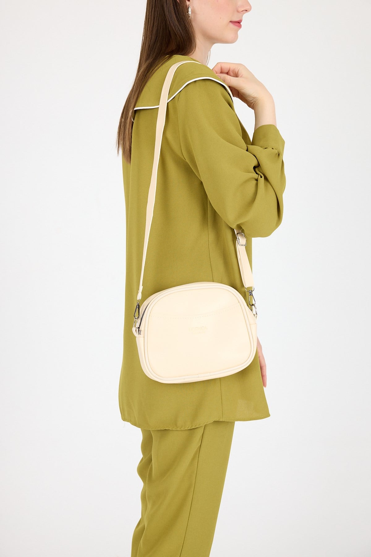 Krem Fermuarlı Çapraz Askılı Omuz Çantası 9213