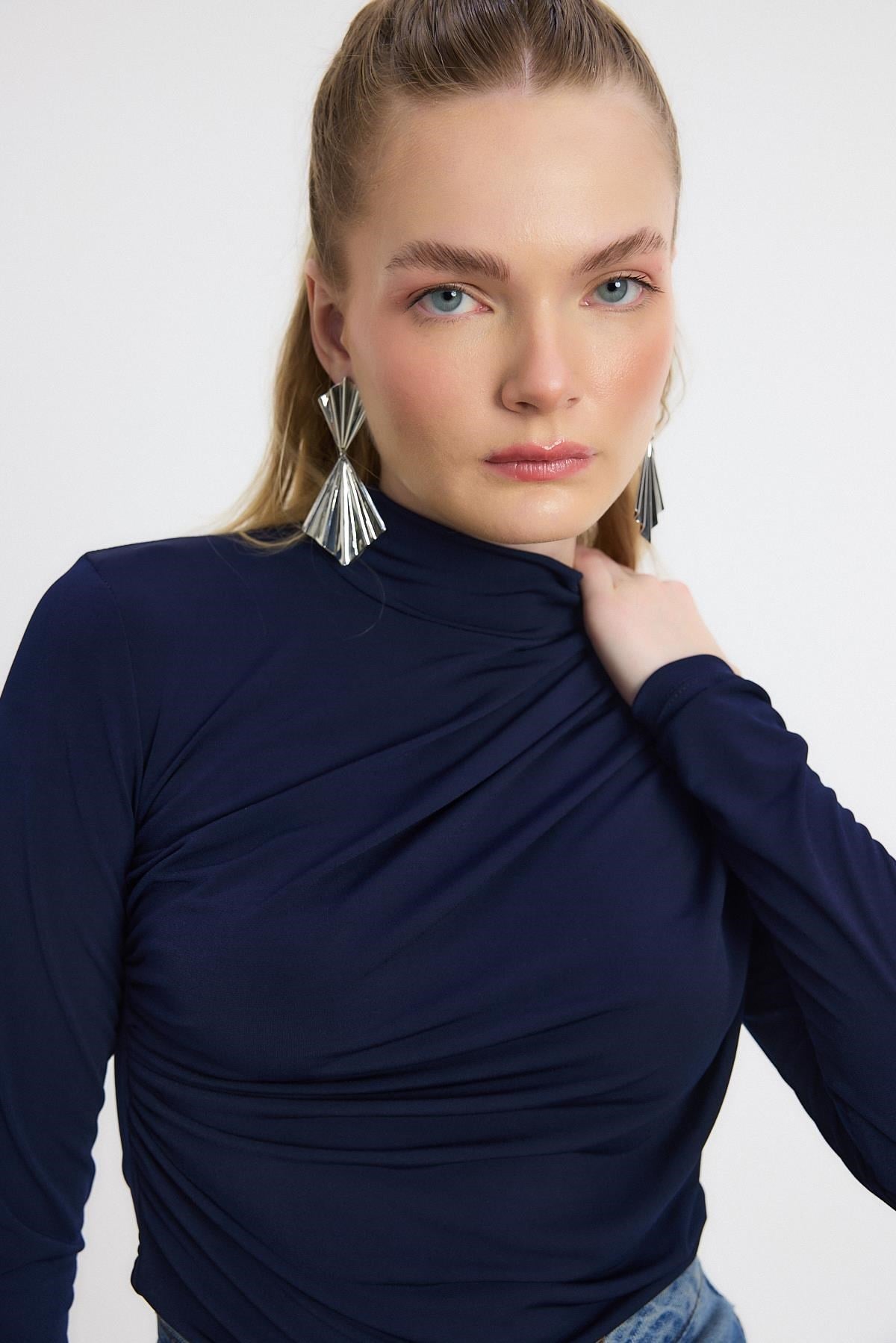 Laci Büzgü Detay Sandy Bluz 20059