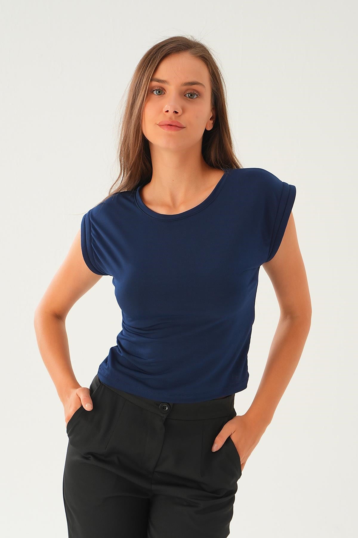 Laci Kolları Vatkalı Sandy Tişört 222