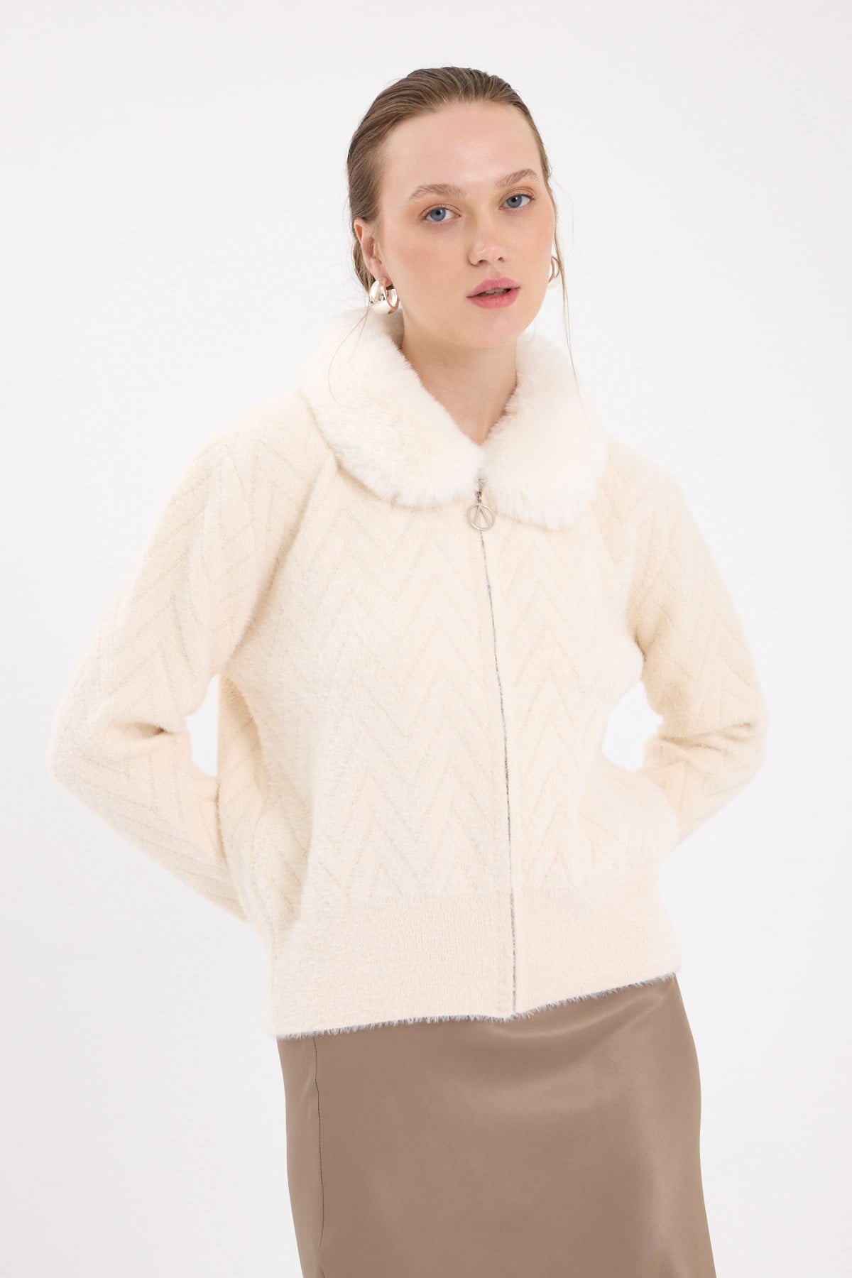Natural Yaka Kürk Detaylı Kadın Hırka 6680
