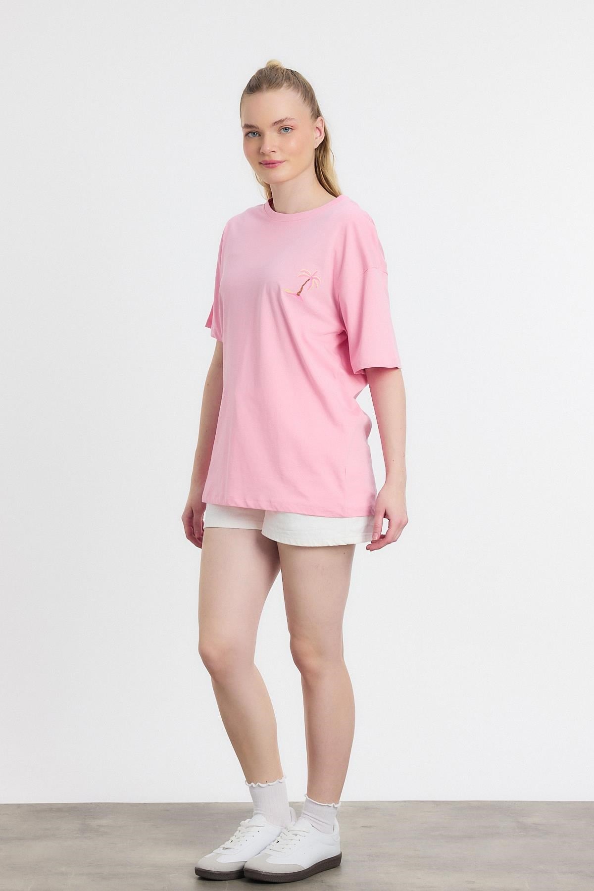 Pembe Bisiklet Yaka Nakışlı Tişört 2150-16M
