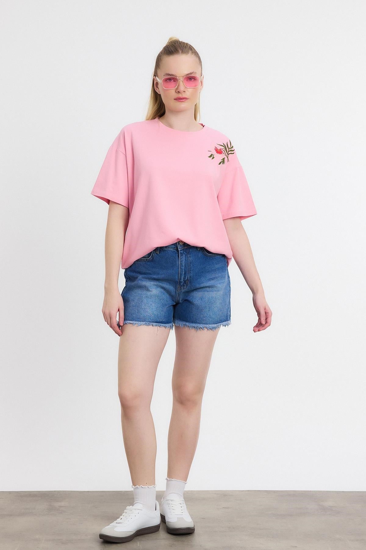 Pembe Çiçek Nakışlı Tişört 2150-21M