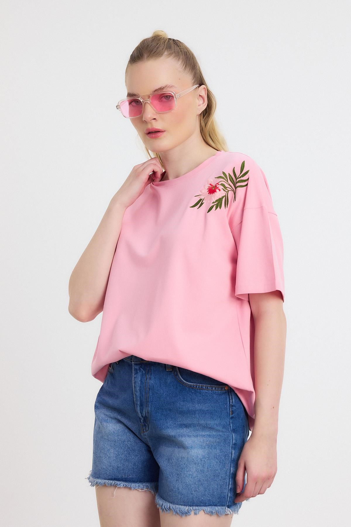 Pembe Çiçek Nakışlı Tişört 2150-21M