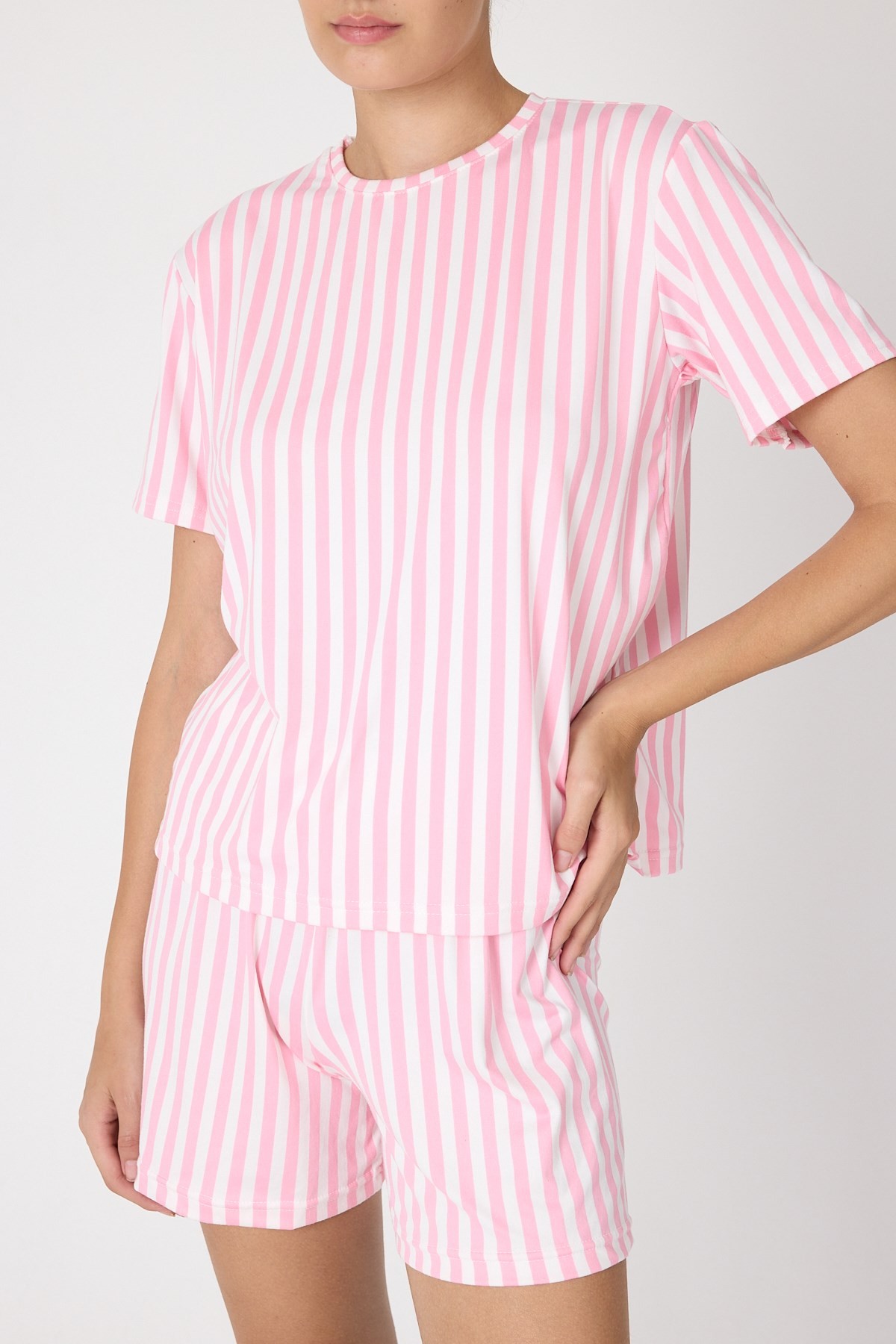 Pembe Çizgili Şortlu Pijama Takımı 3411