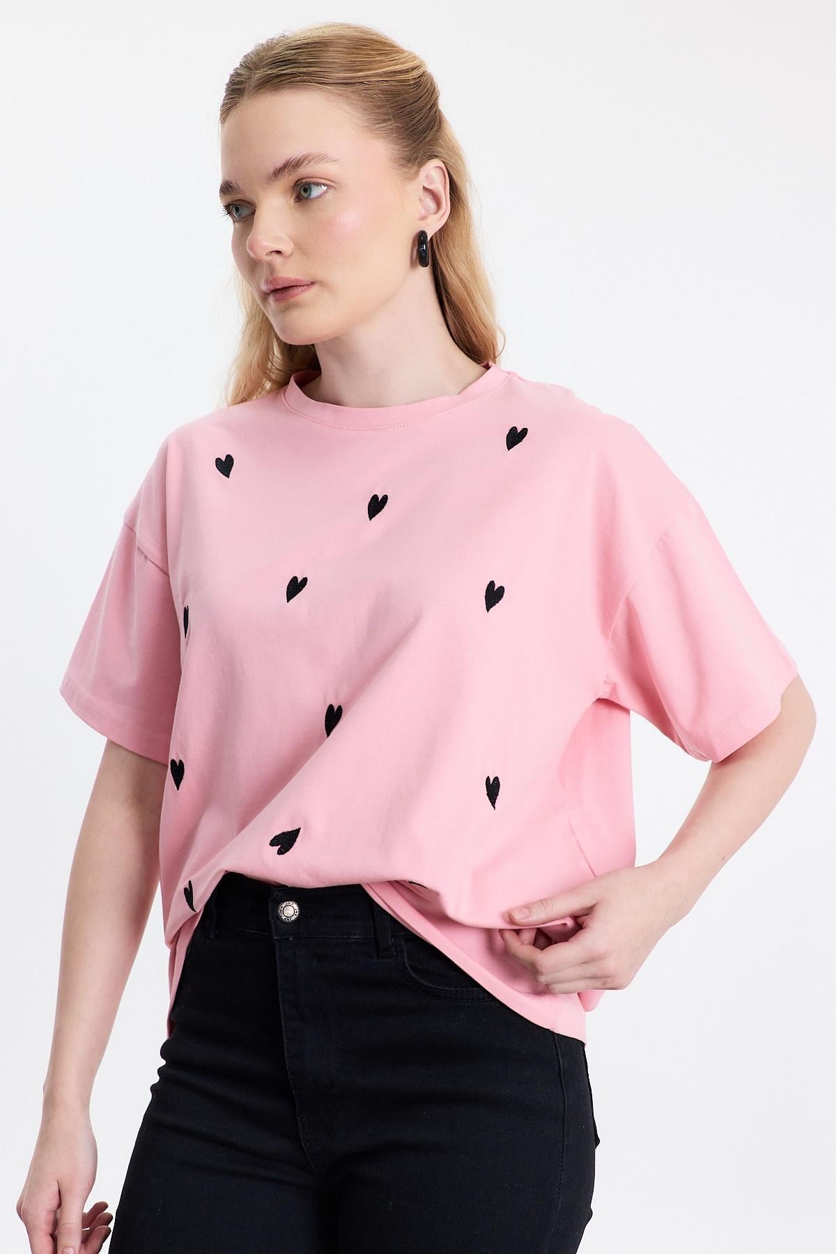 Pembe Kalp Nakışlı Bisiklet Yaka Tişört 2150-11M
