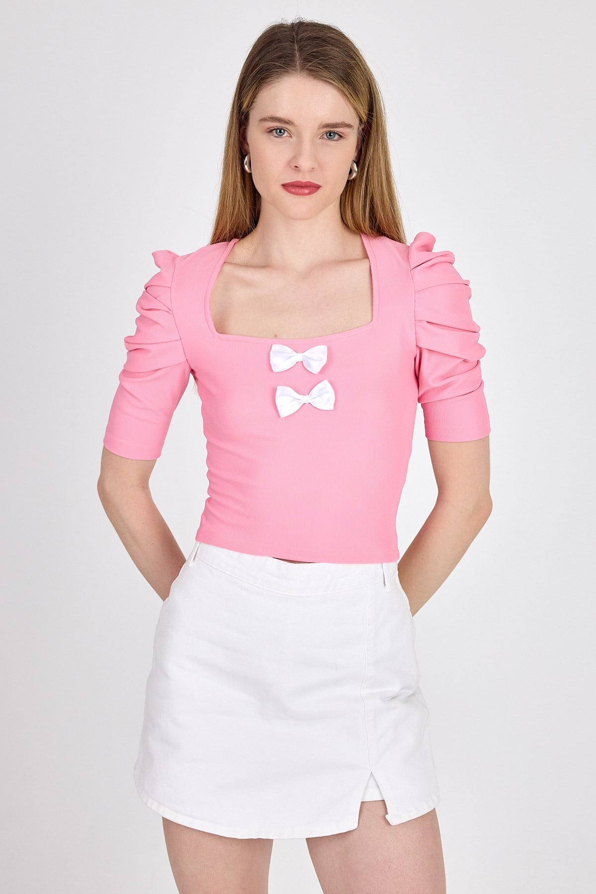Pembe Kare Yaka Fiyonk Detaylı Crop Bluz 1349
