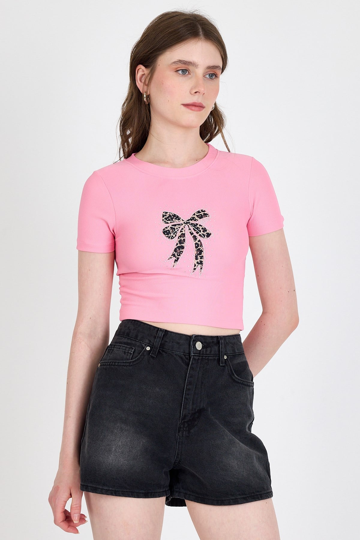Pembe Leopar Fiyonk Baskılı Taş Detaylı Slim Fit Crop Tişört 0549-1