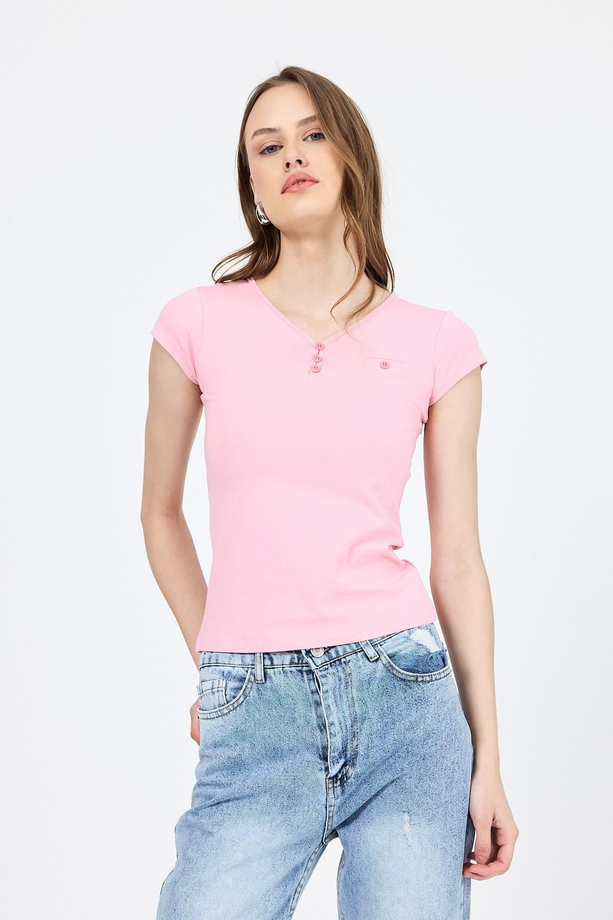 Pembe V Yaka Düğmeli Cep Detaylı Slim Fit Tişört 2213