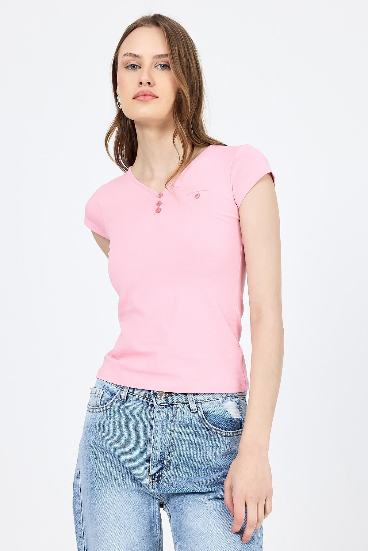 Pembe V Yaka Düğmeli Cep Detaylı Slim Fit Tişört 2213
