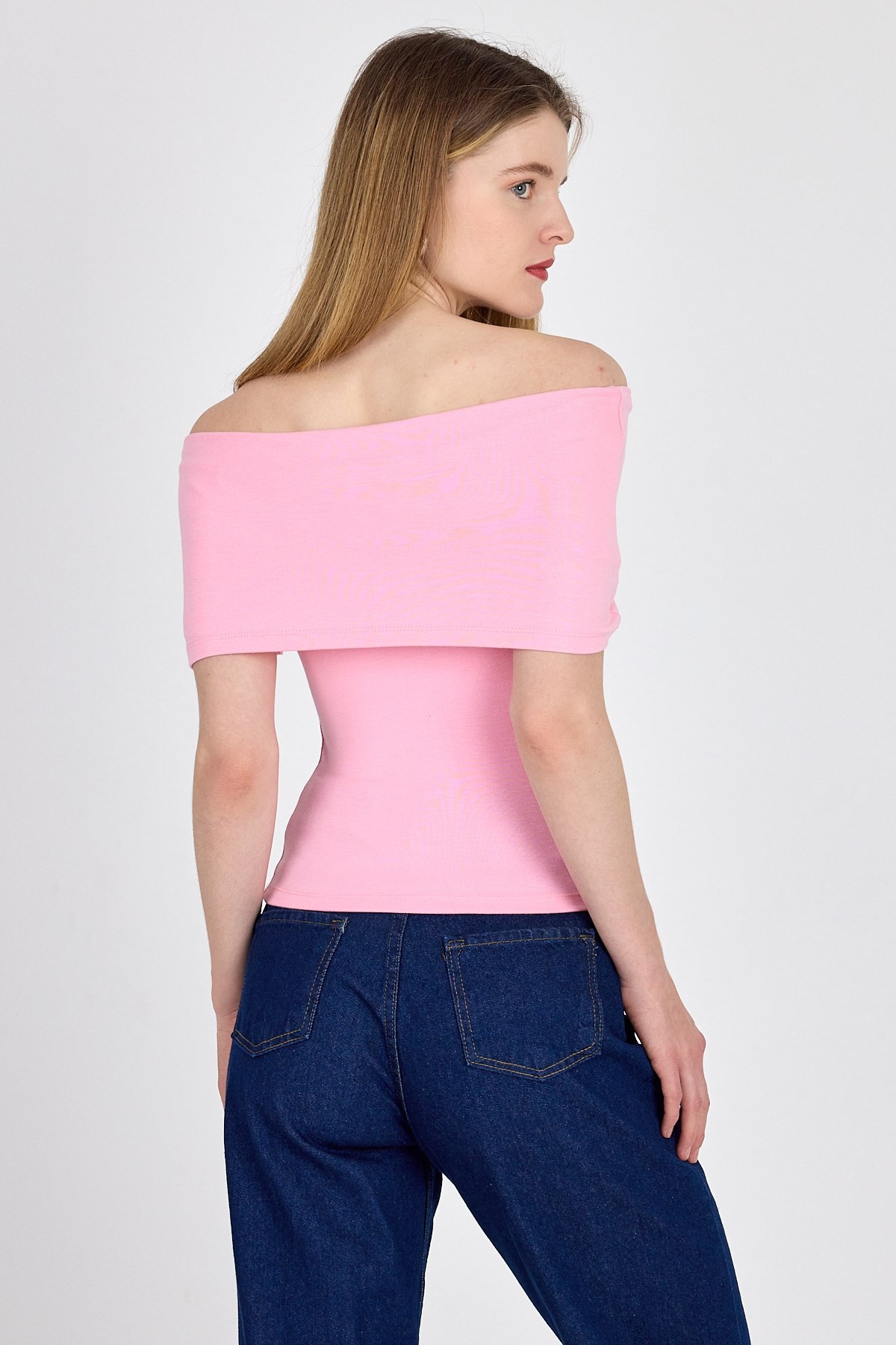 Pembe Viskoz/Yumuşak Kumaş Madonna Yaka Toka Detaylı Bluz 1475