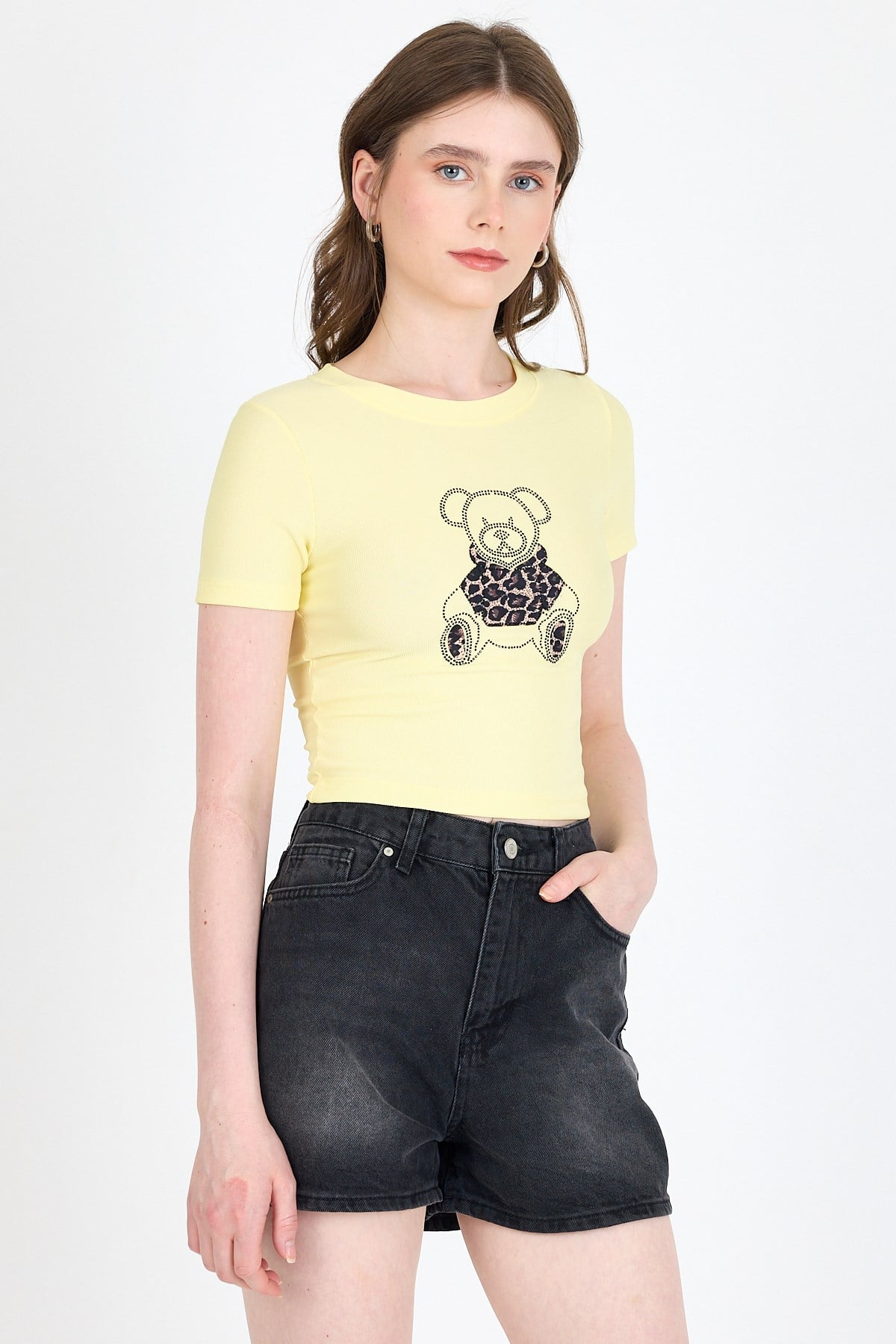 Sarı Ayıcık Baskılı Leopar Detaylı Slim Fit Crop Tişört 0549