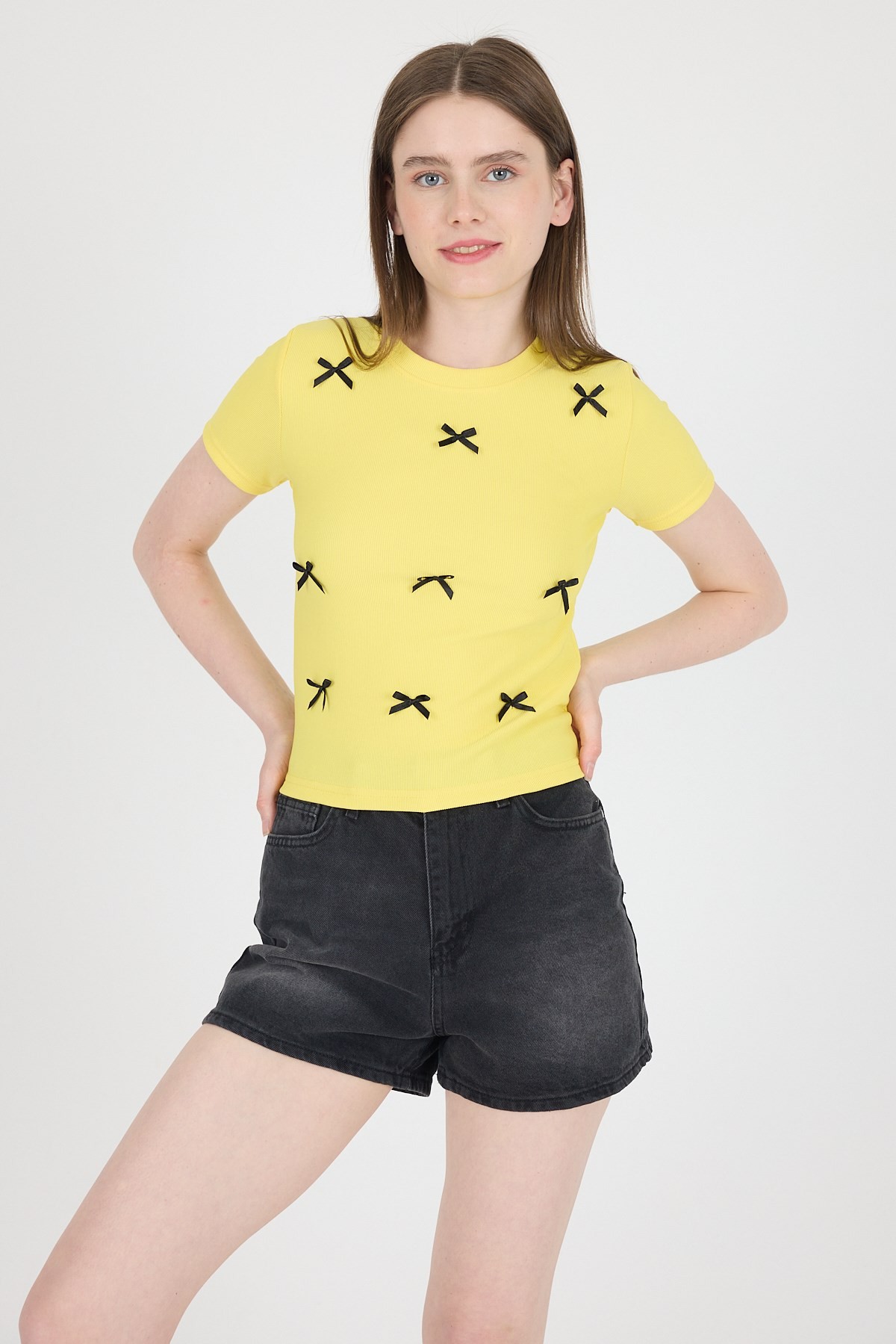Sarı Kurdele Detay Crop Tişört 2202