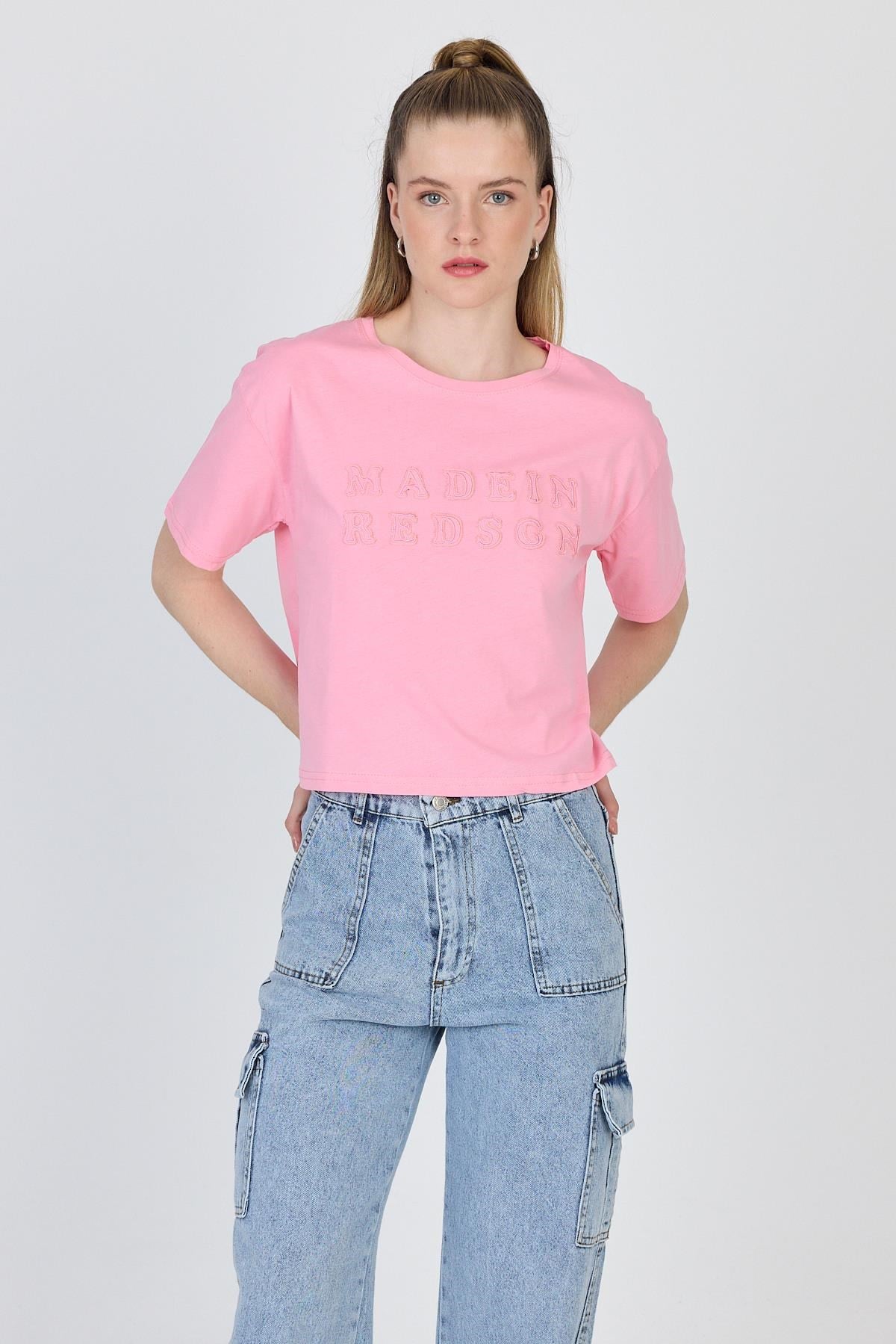 Şeker Pembe Yazı Nakışlı Crop Tişört 25259