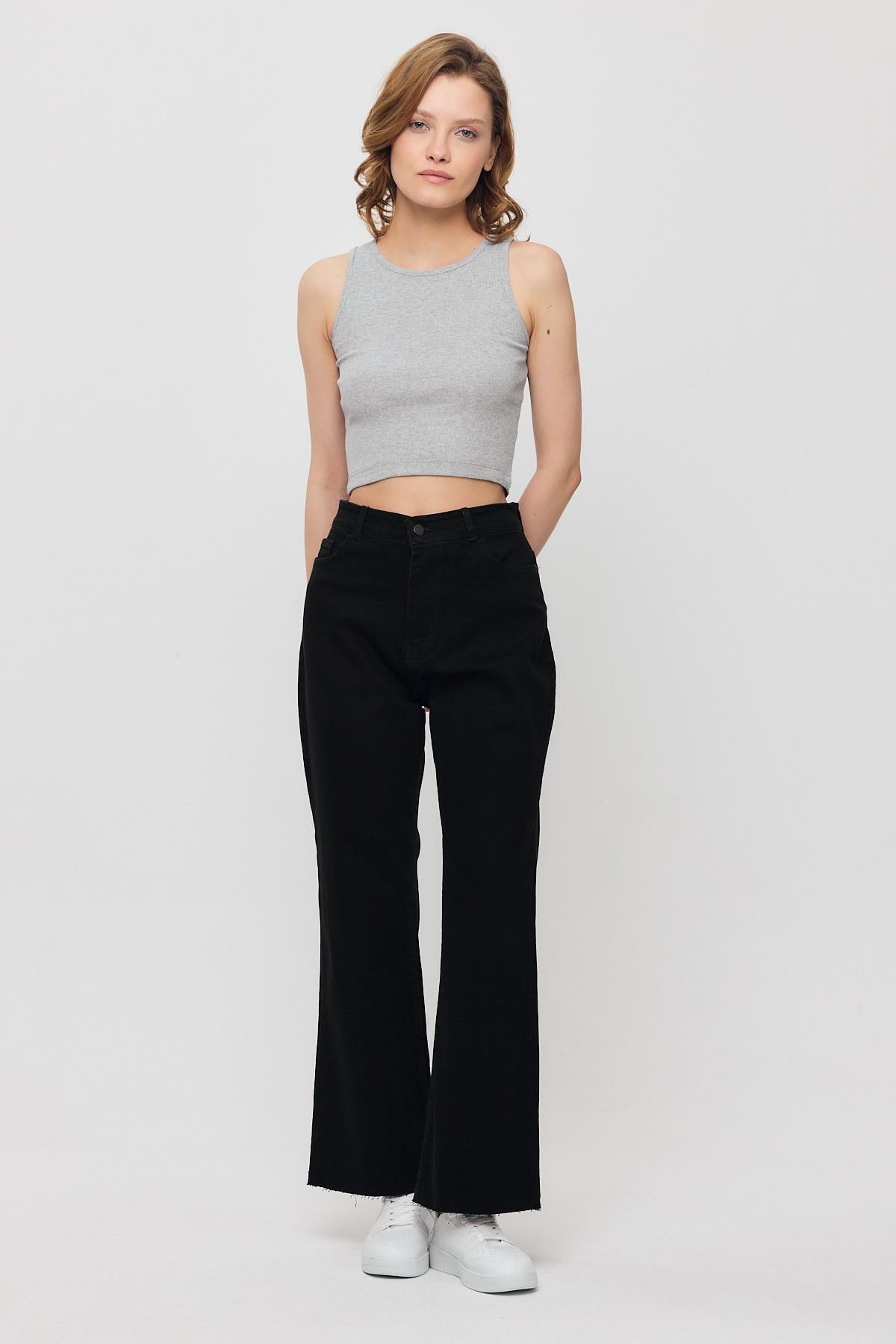 Siyah 12032 Paçası Kesik Straight Jean