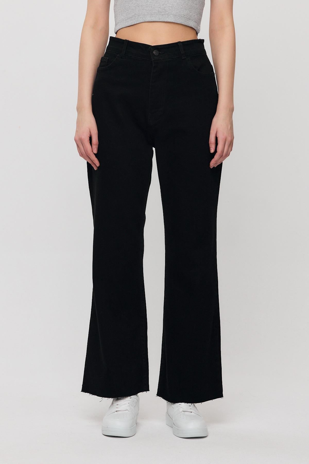 Siyah 12032 Paçası Kesik Straight Jean