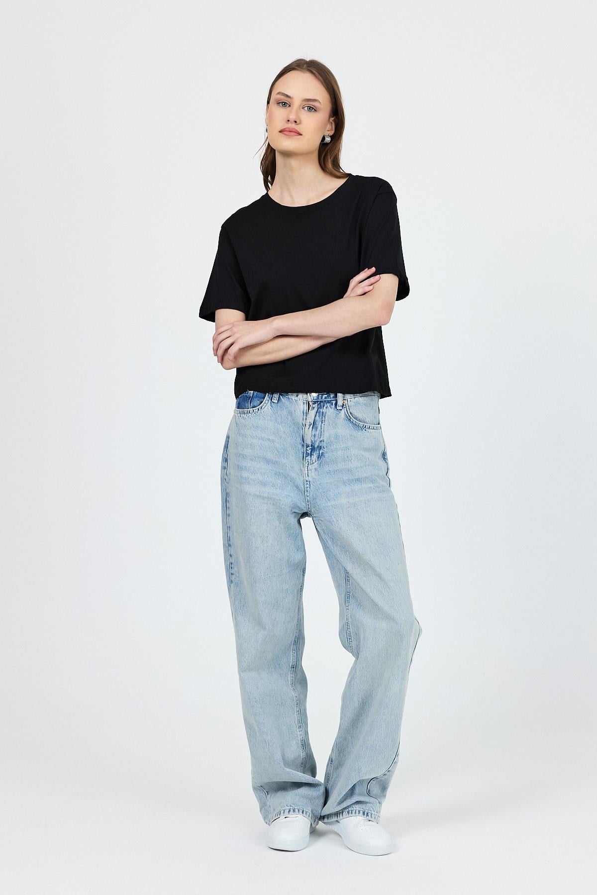 Siyah Bisiklet Yaka %100 Pamuk Relaxed Fit Tişört 2142M