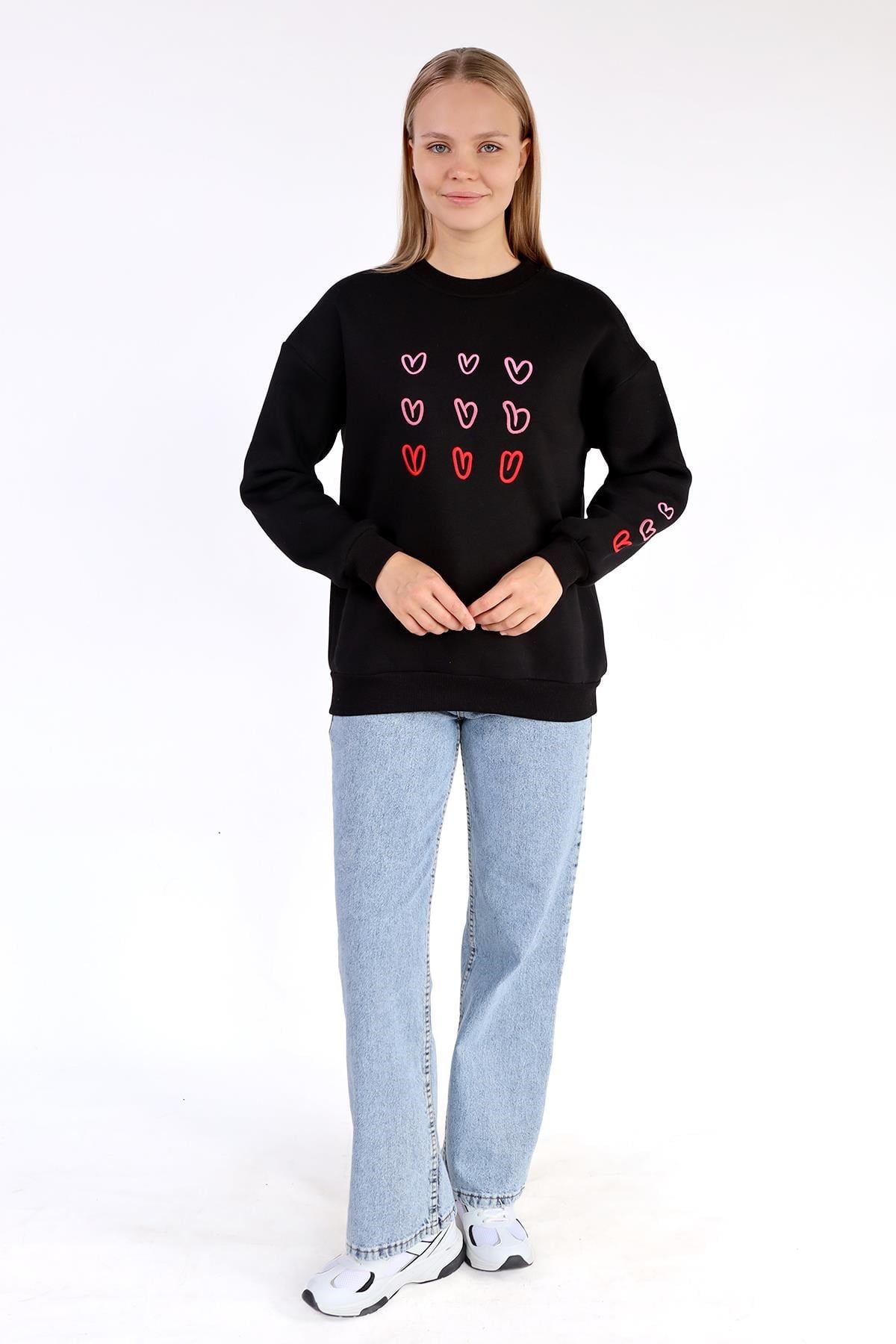 Siyah Bisiklet Yaka Kalp Nakışlı Sweat 9175M