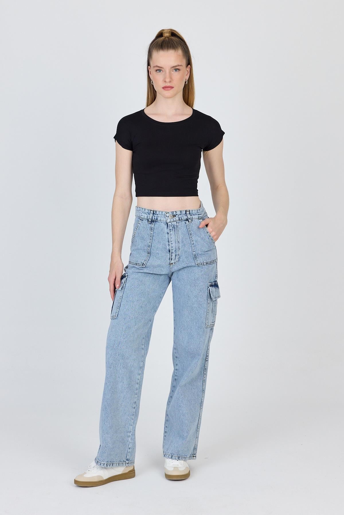 Siyah Bisiklet Yaka Pamuklu Slim Fit Crop Tişört 9199M