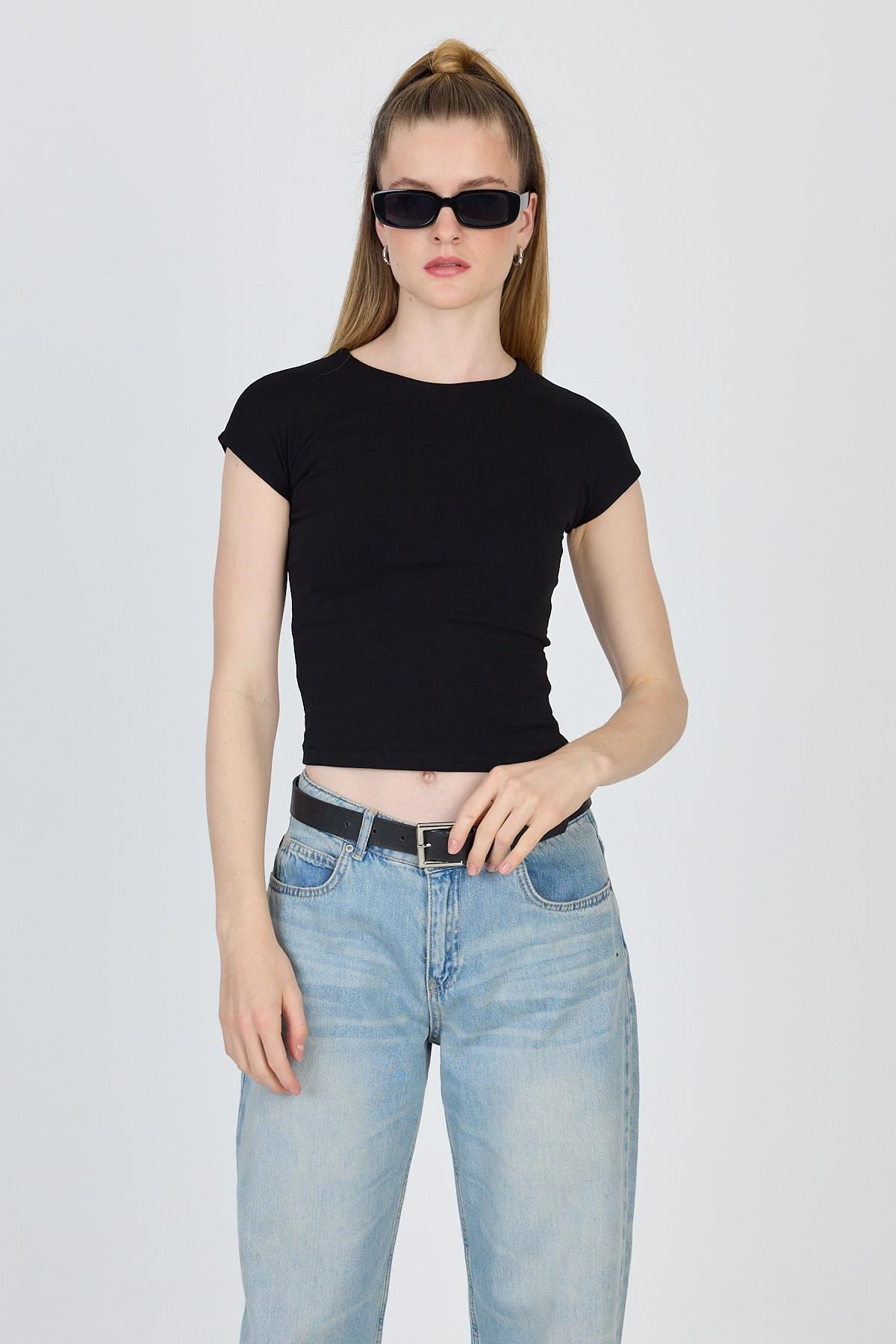 Siyah Bisiklet Yaka Pamuklu Slim Fit Tişört 9190