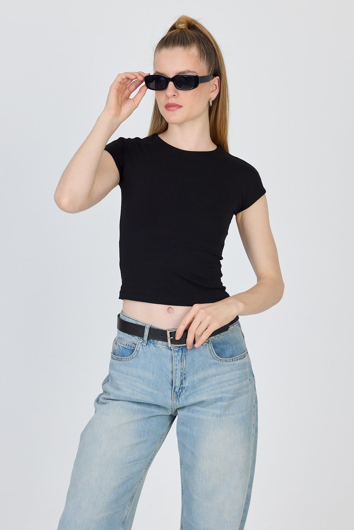 Siyah Bisiklet Yaka Pamuklu Slim Fit Tişört 9190